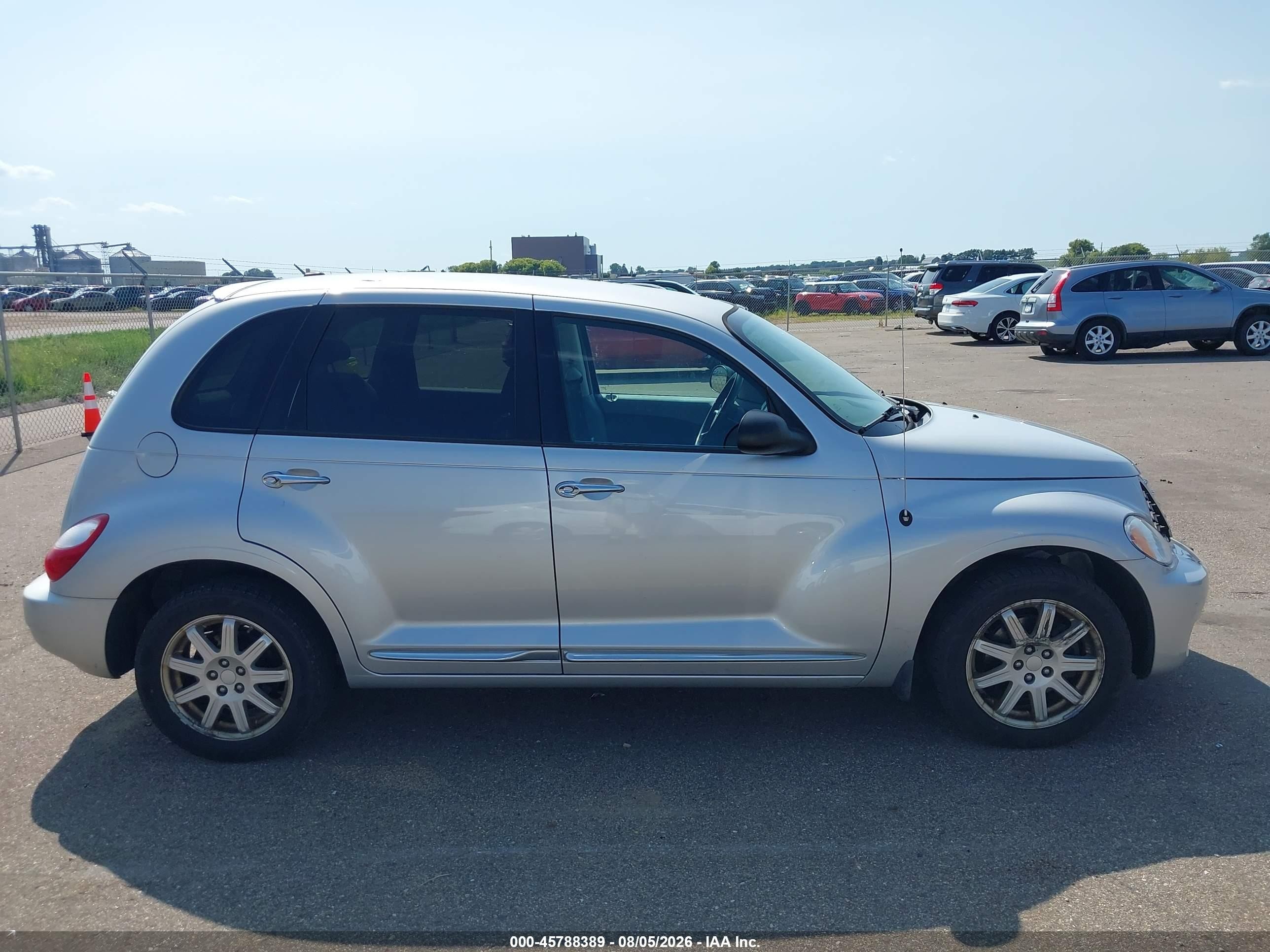 2010 Chrysler Pt Cruiser Classic Silver vin: 3A4GY5F94AT179796
