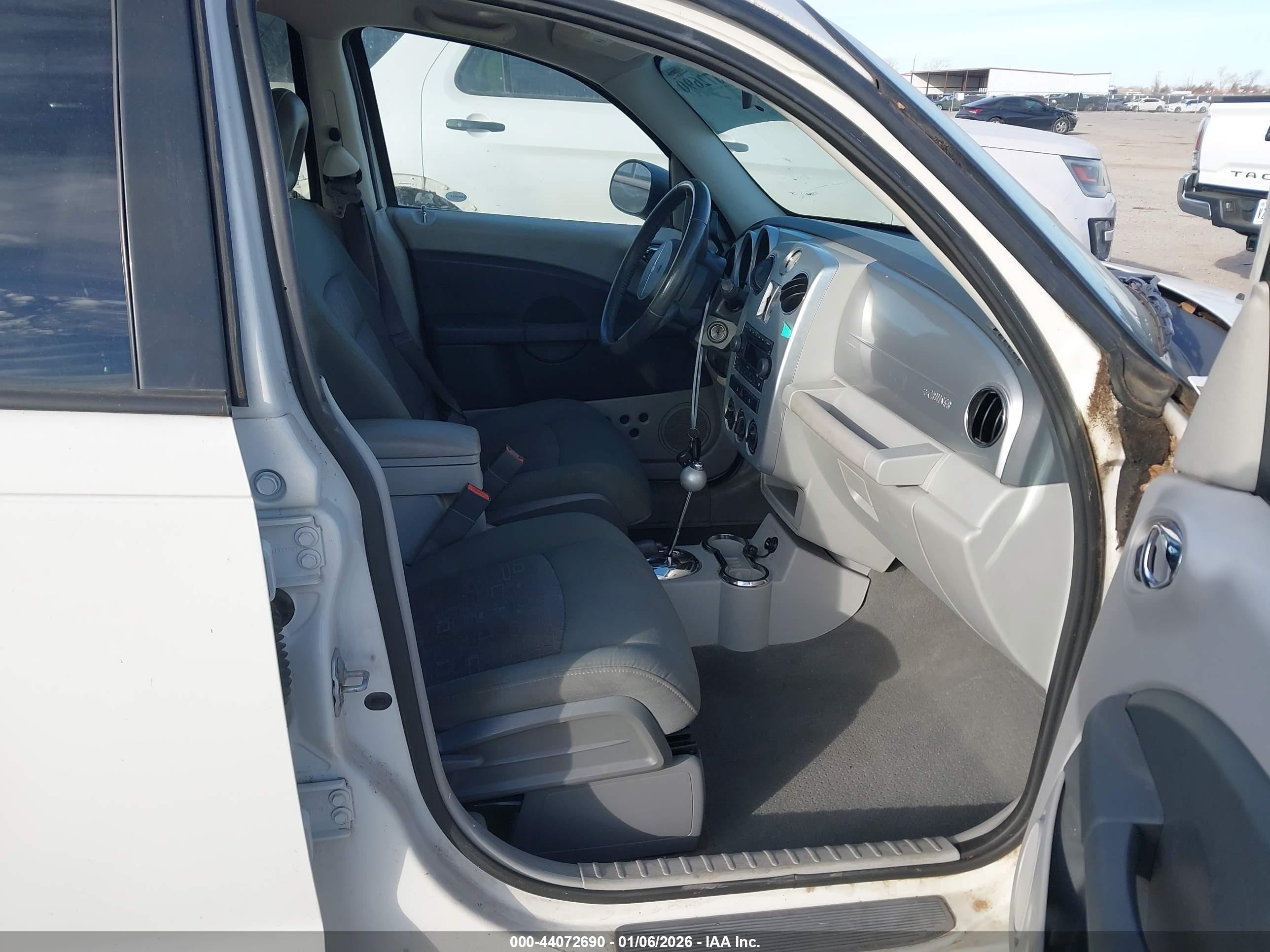 2010 Chrysler Pt Cruiser Classic White vin: 3A4GY5F95AT219450