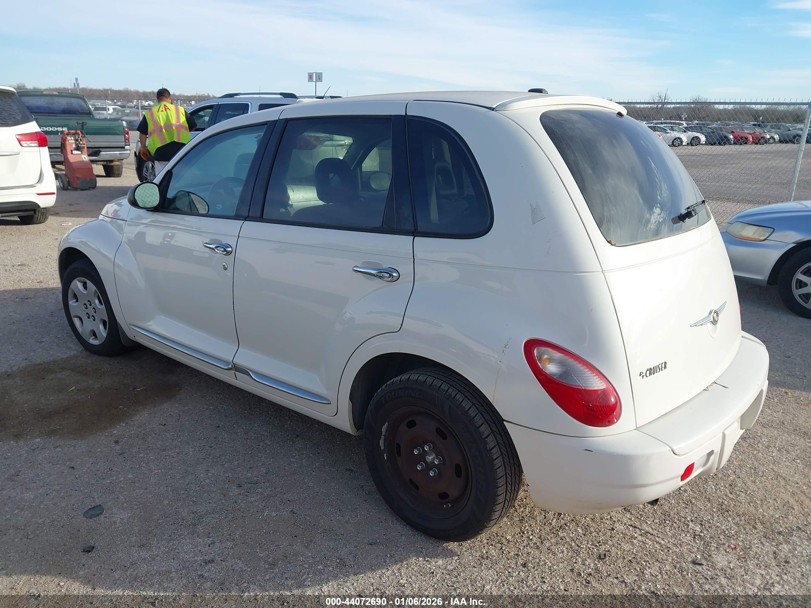 2010 Chrysler Pt Cruiser Classic White vin: 3A4GY5F95AT219450