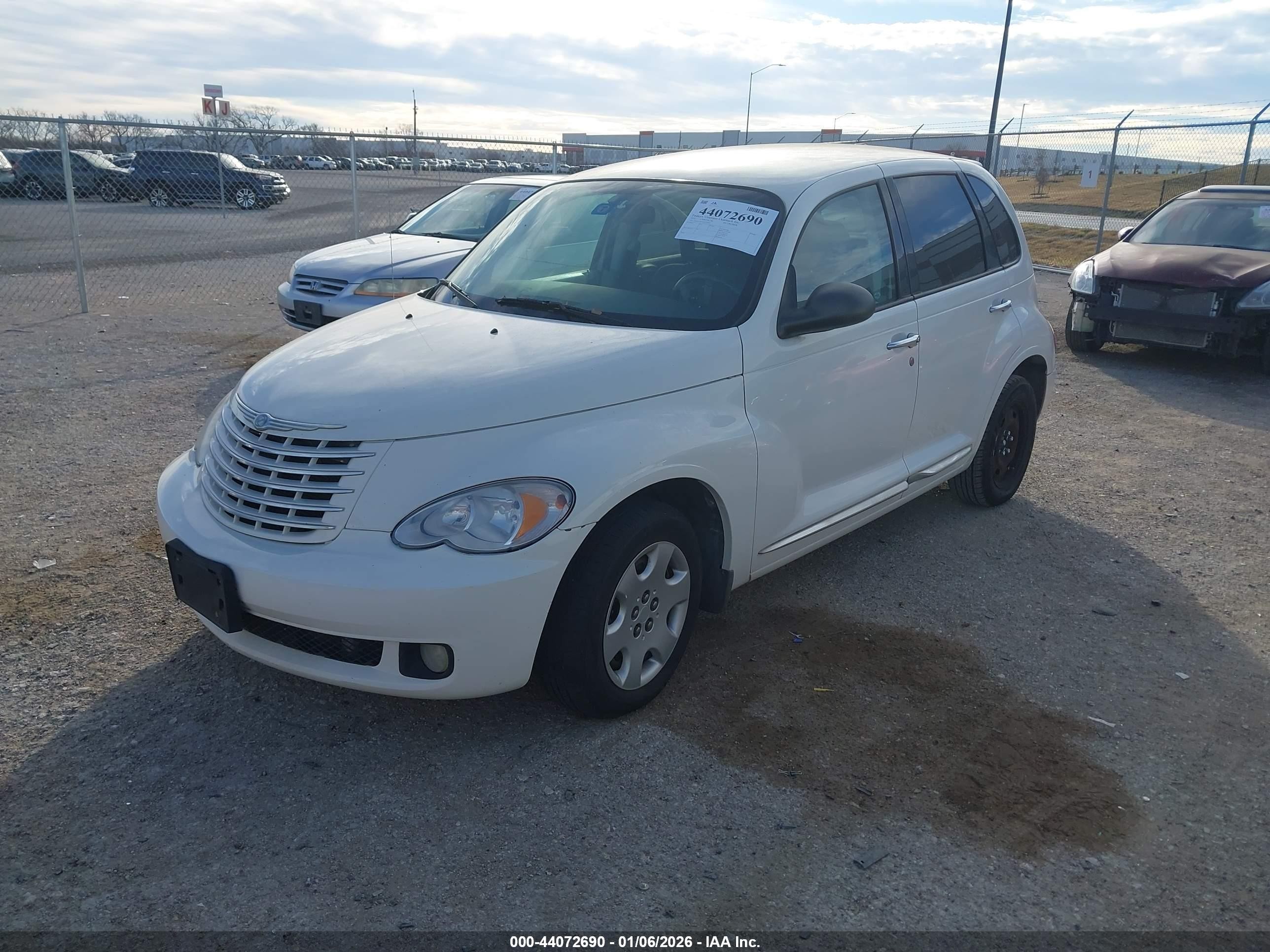 2010 Chrysler Pt Cruiser Classic White vin: 3A4GY5F95AT219450