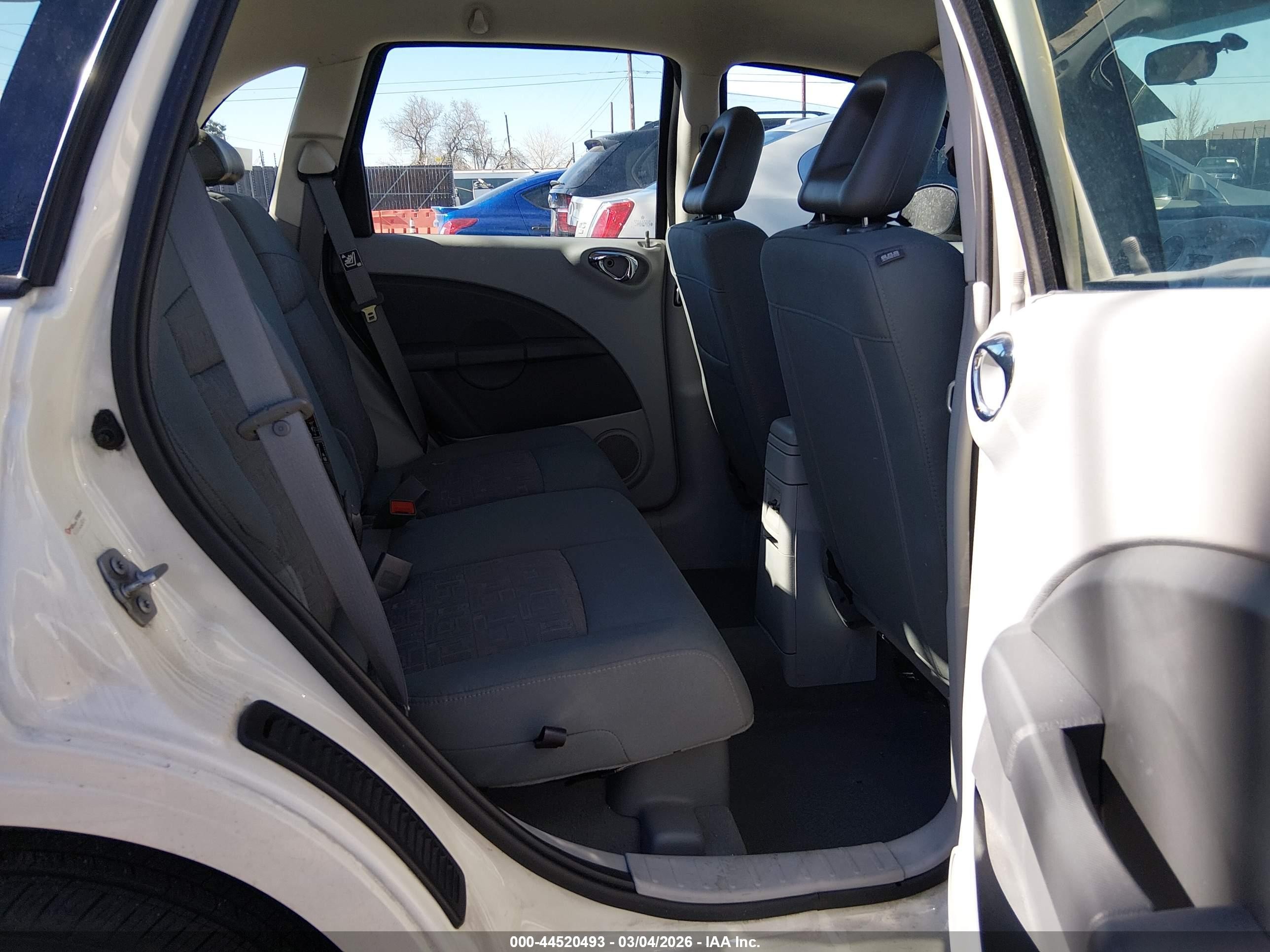 2008 Chrysler Pt Cruiser   White vin: 3A8FY48B28T107333