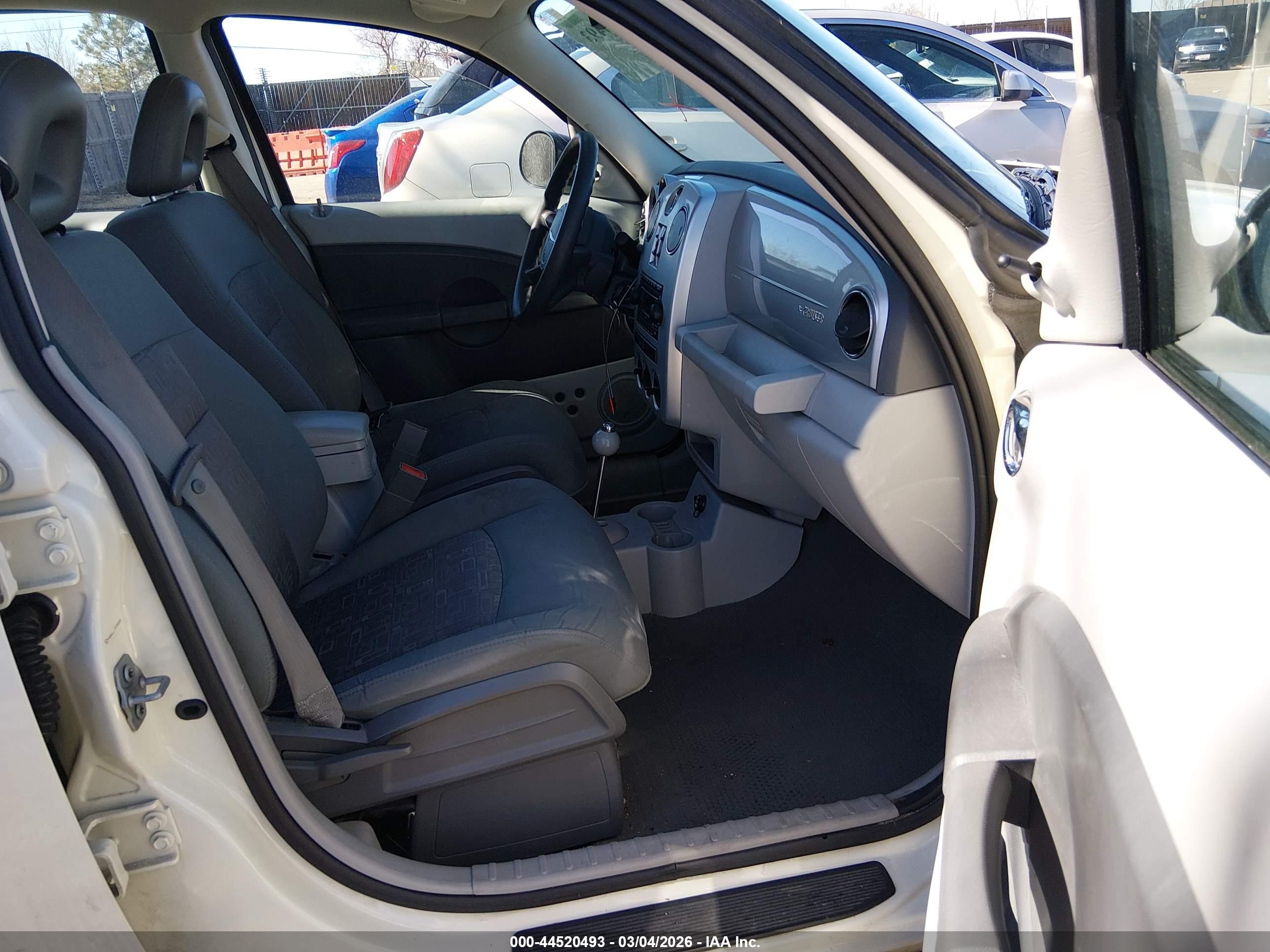 2008 Chrysler Pt Cruiser   White vin: 3A8FY48B28T107333