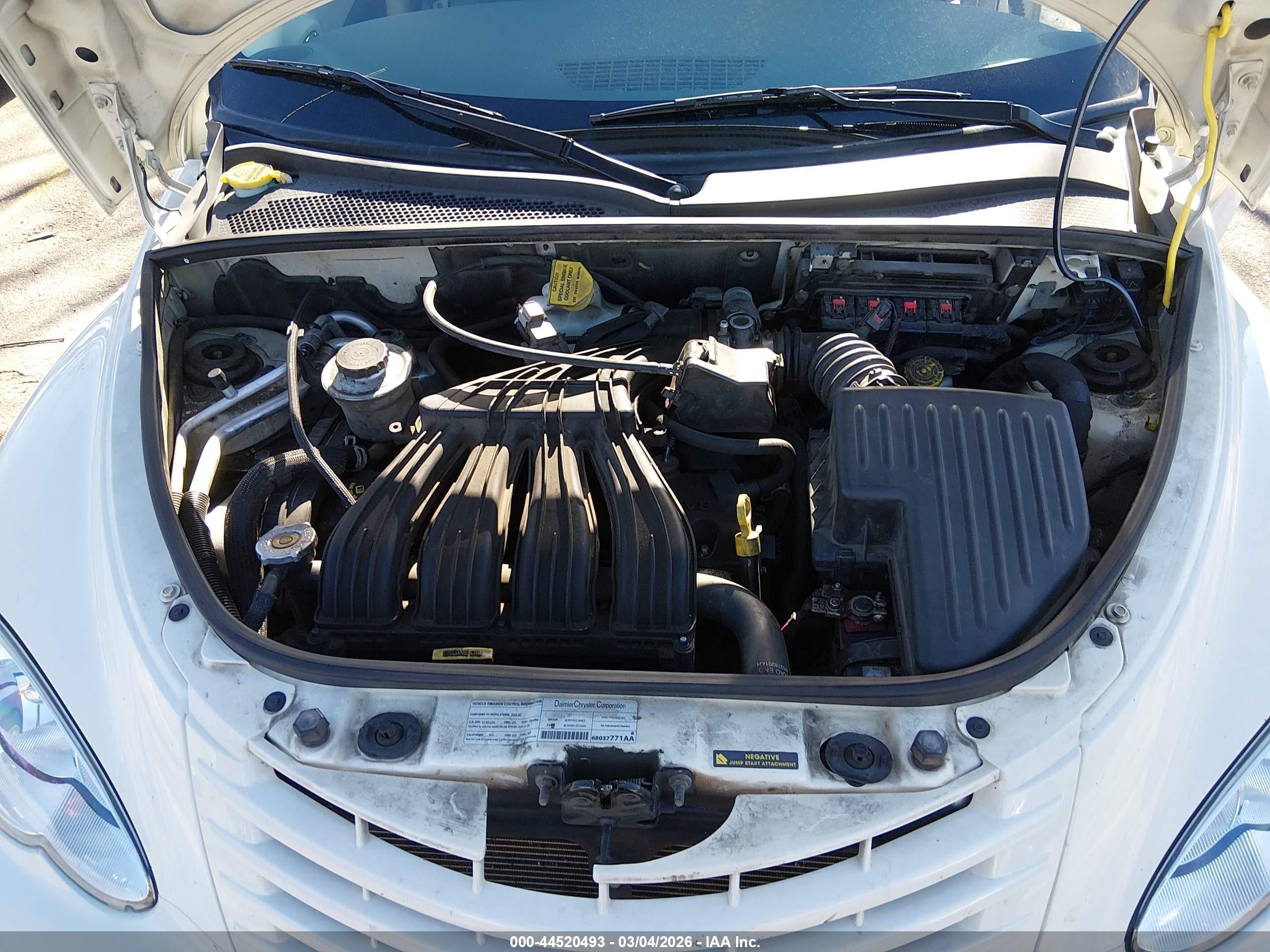 2008 Chrysler Pt Cruiser   White vin: 3A8FY48B28T107333