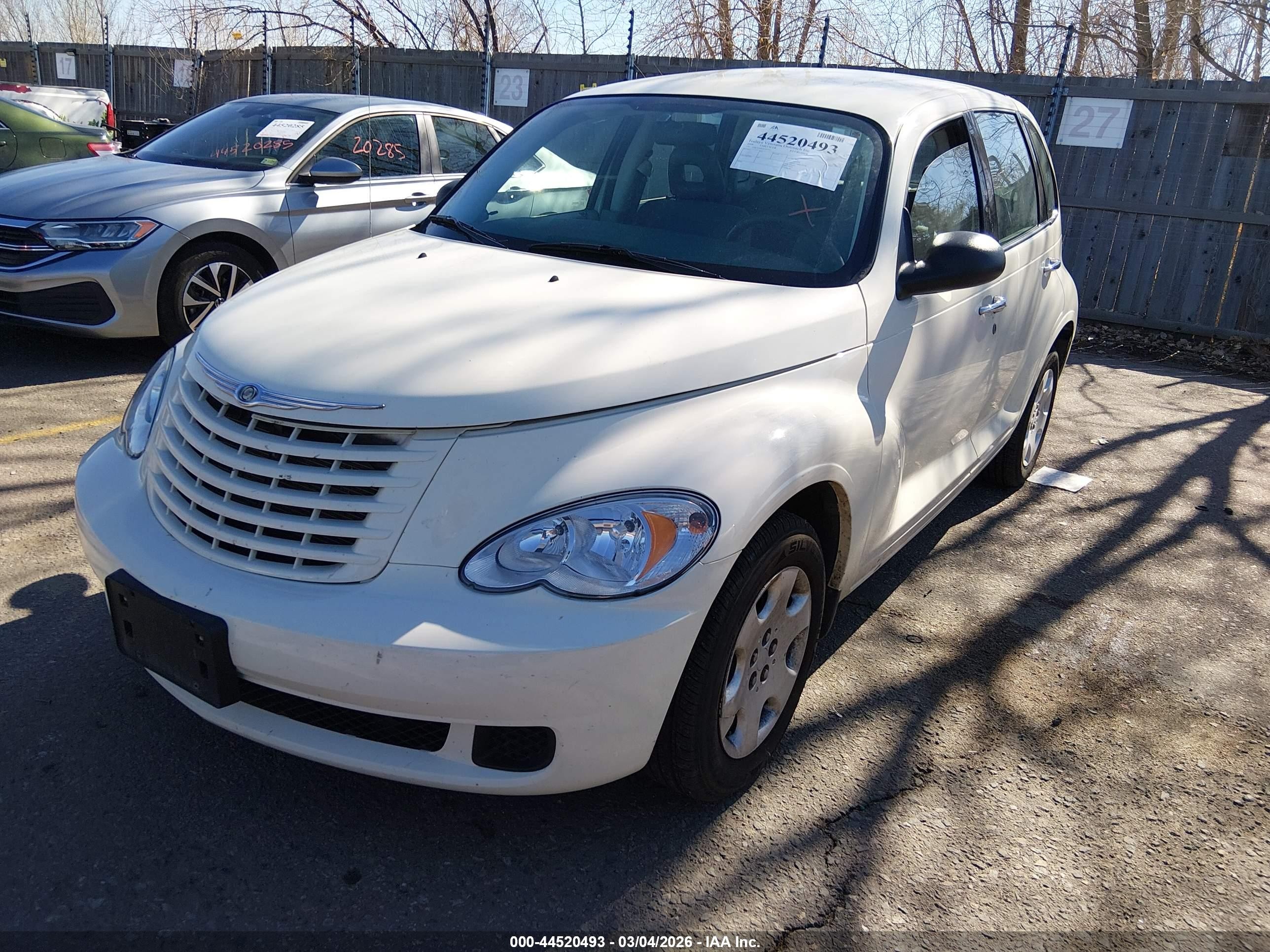 2008 Chrysler Pt Cruiser   White vin: 3A8FY48B28T107333