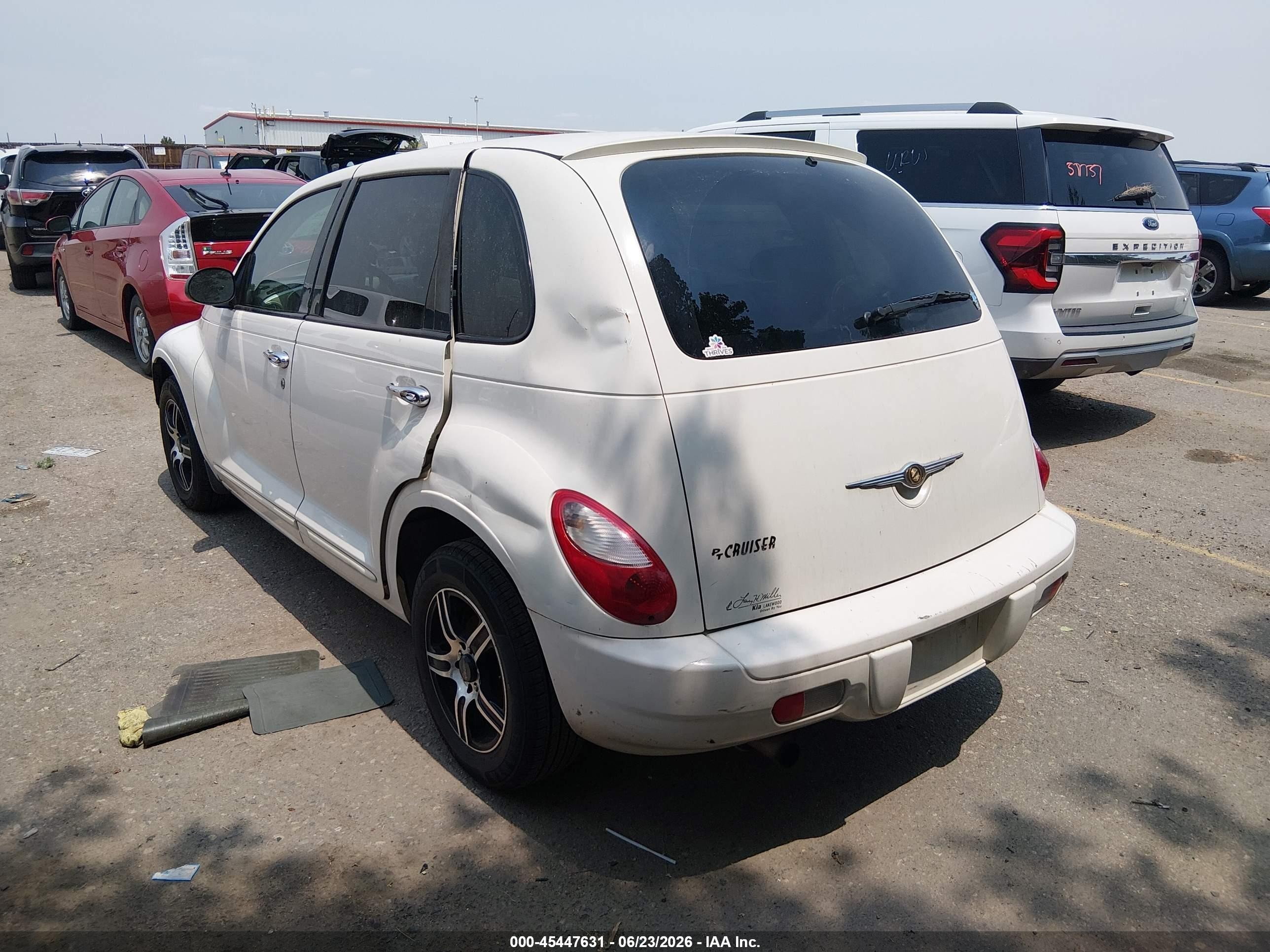 2009 Chrysler Pt Cruiser   White vin: 3A8FY48999T563375