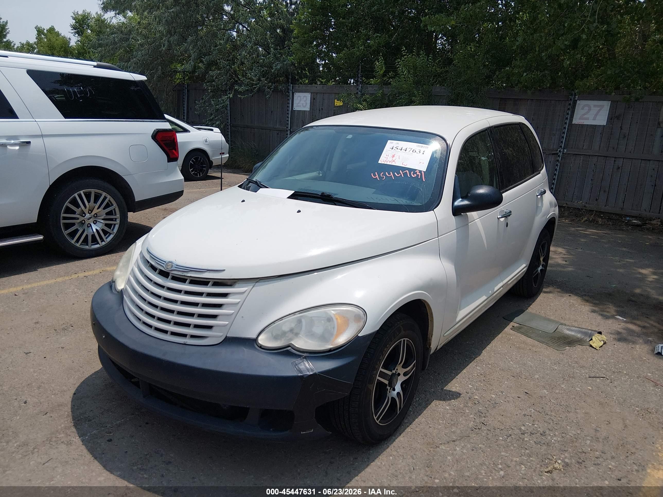2009 Chrysler Pt Cruiser   White vin: 3A8FY48999T563375