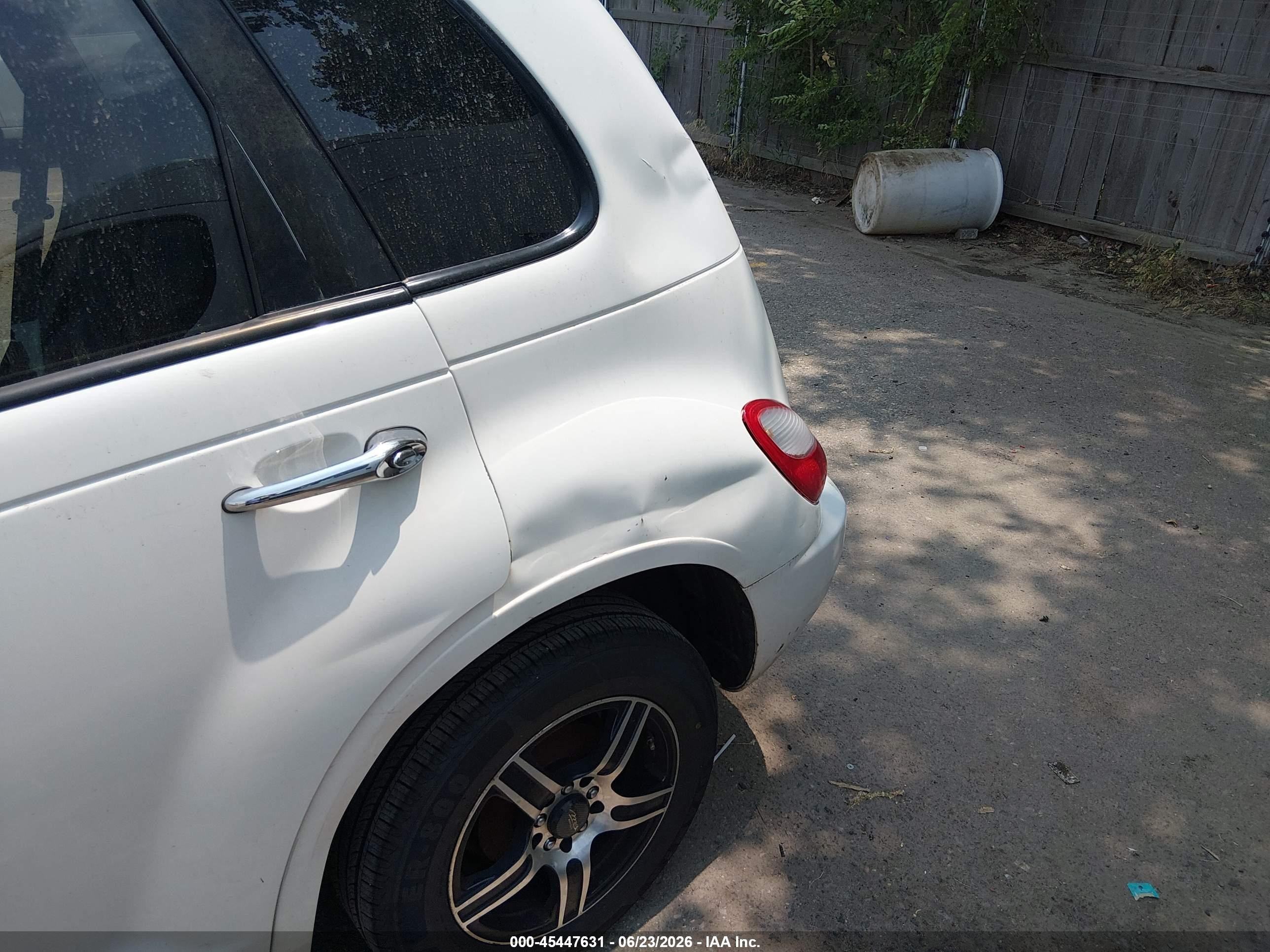 2009 Chrysler Pt Cruiser   White vin: 3A8FY48999T563375