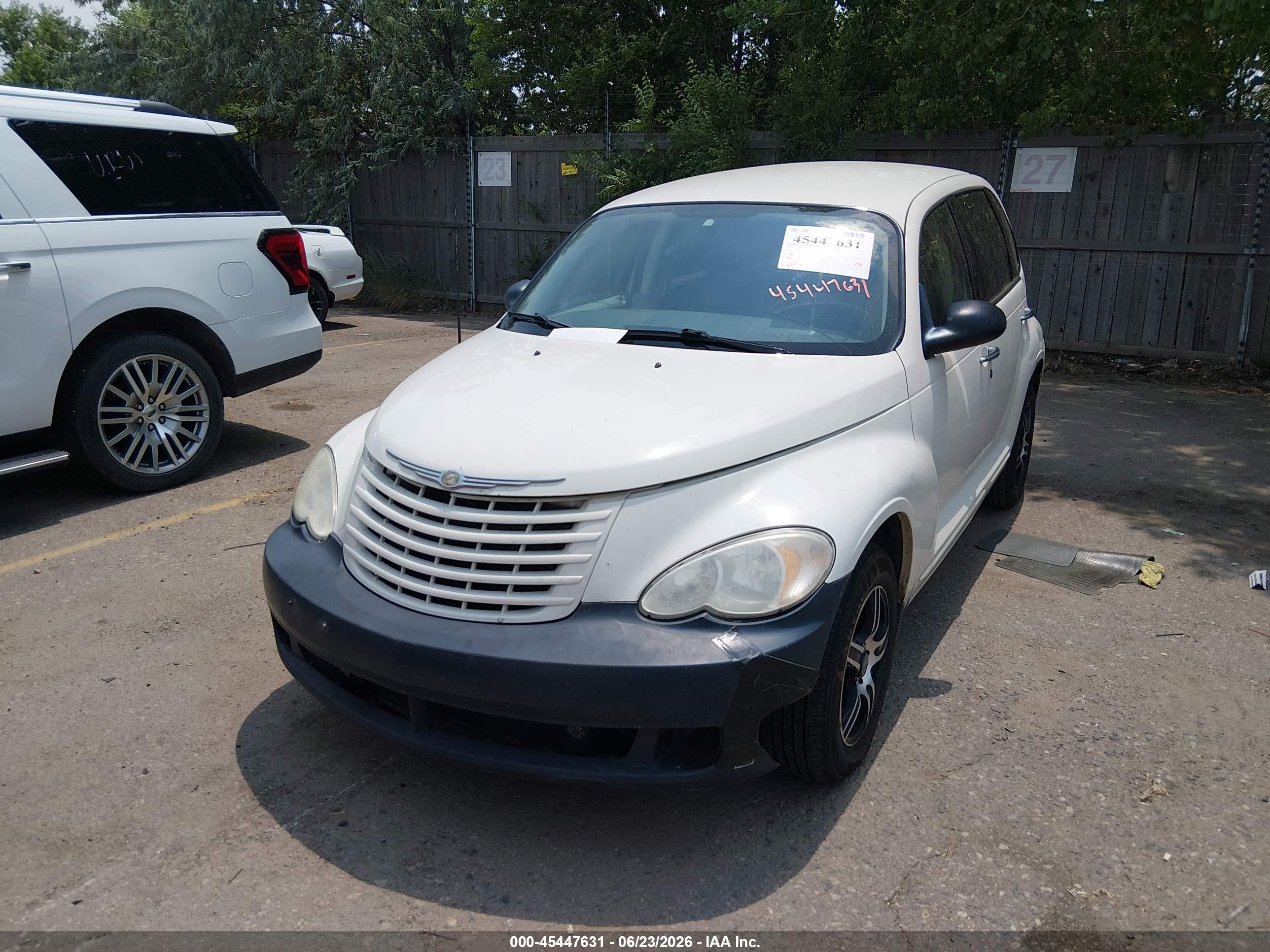 2009 Chrysler Pt Cruiser   White vin: 3A8FY48999T563375