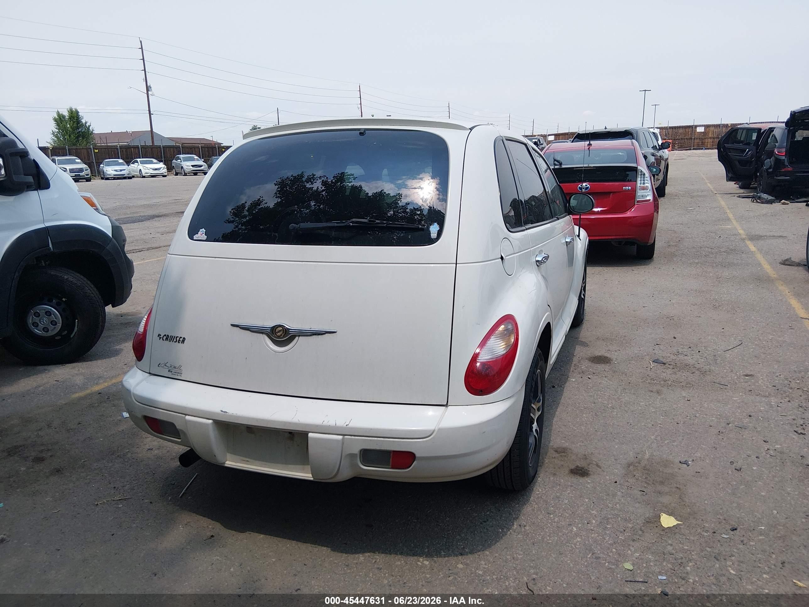 2009 Chrysler Pt Cruiser   White vin: 3A8FY48999T563375