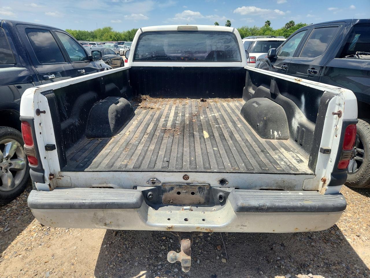 2002 Dodge Ram 2500 White vin: 3B6KC26Z42M251187