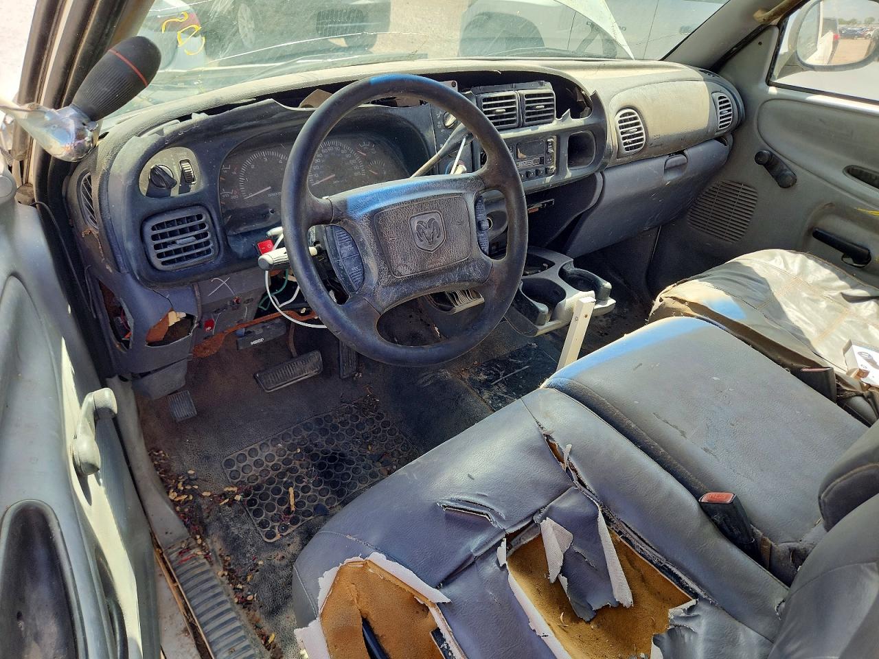 2002 Dodge Ram 2500 White vin: 3B6KC26Z42M251187