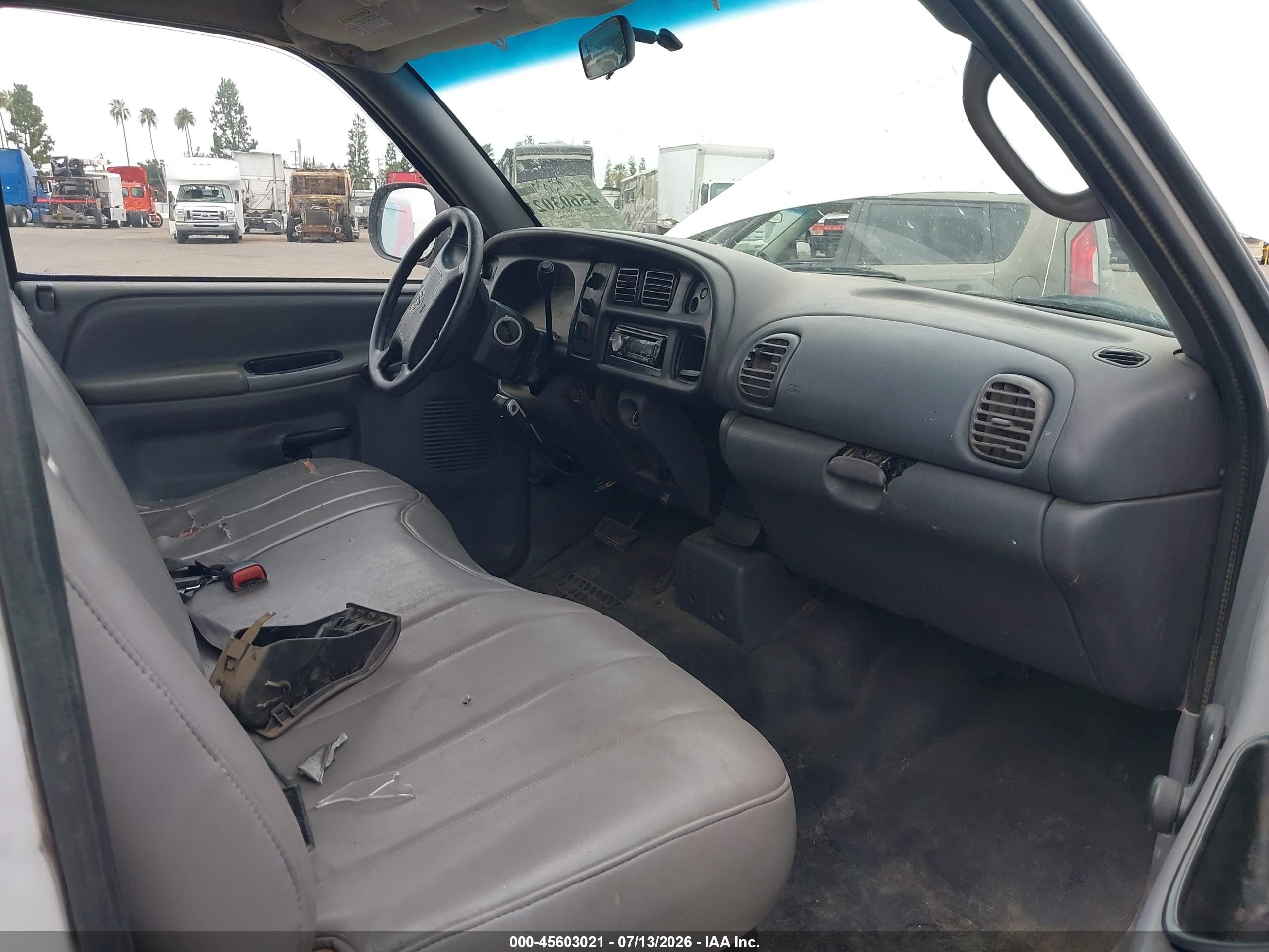 2001 Dodge Ram 2500 St Белый vin: 3B6KC26Z81M270940