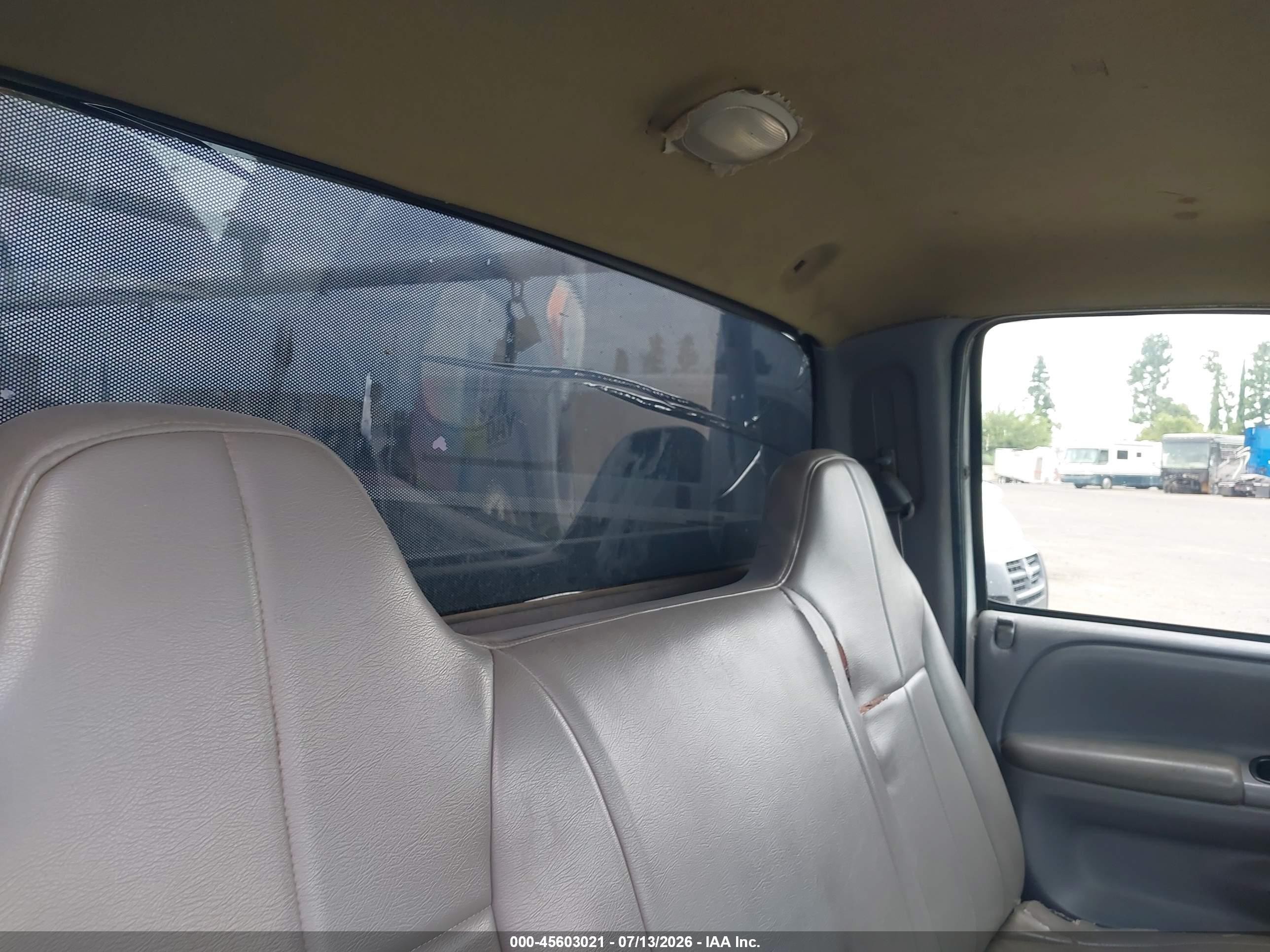 2001 Dodge Ram 2500 St Белый vin: 3B6KC26Z81M270940