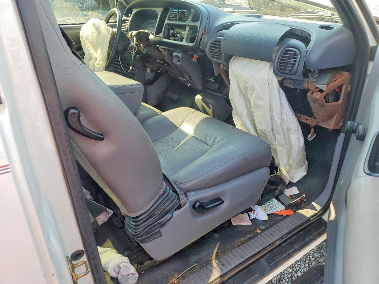 2001 Dodge Ram 1500 White vin: 3B7HC12Y61G225524