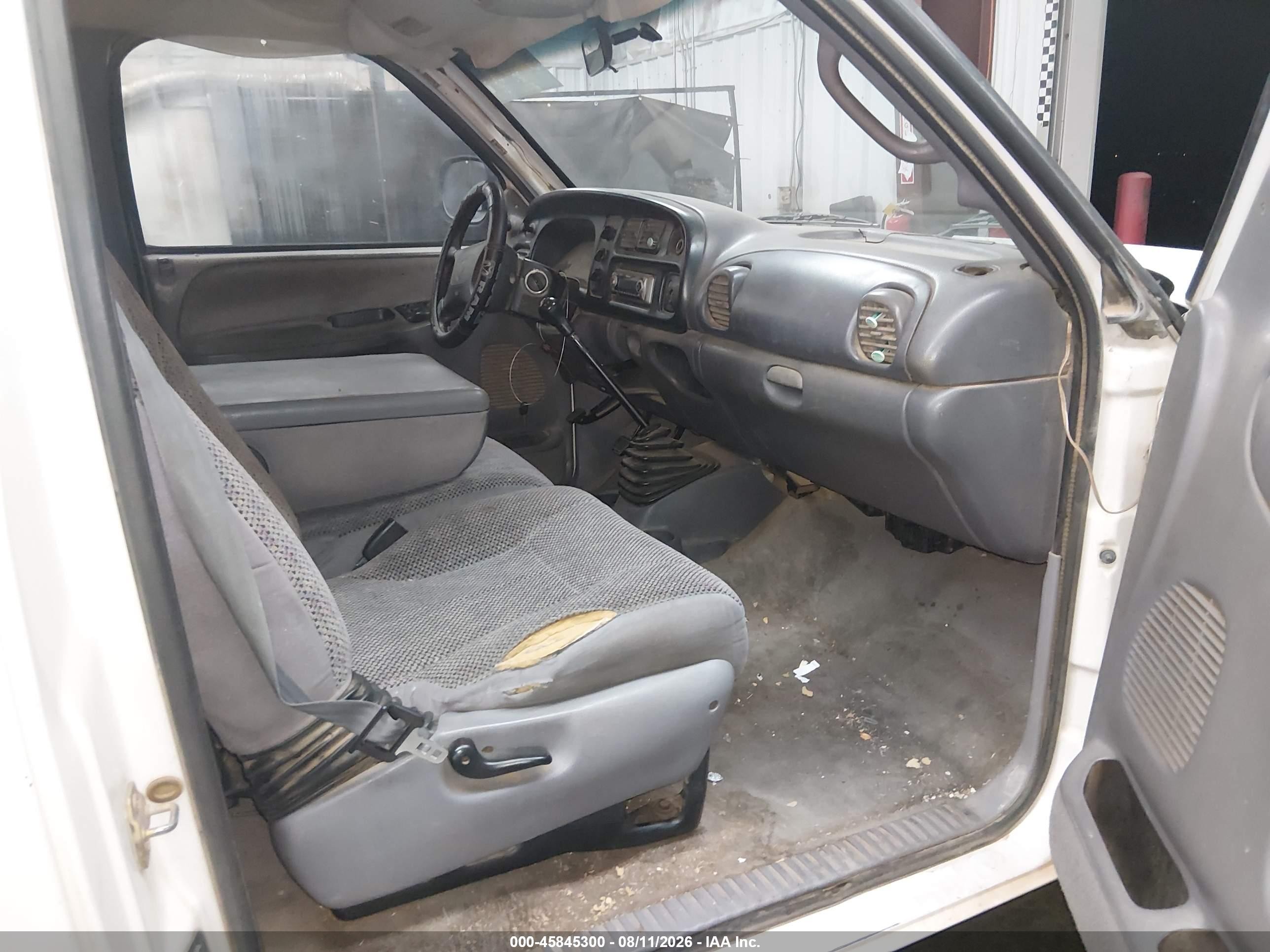1998 Dodge Ram 1500 St Белый vin: 3B7HC12Y6WM216038