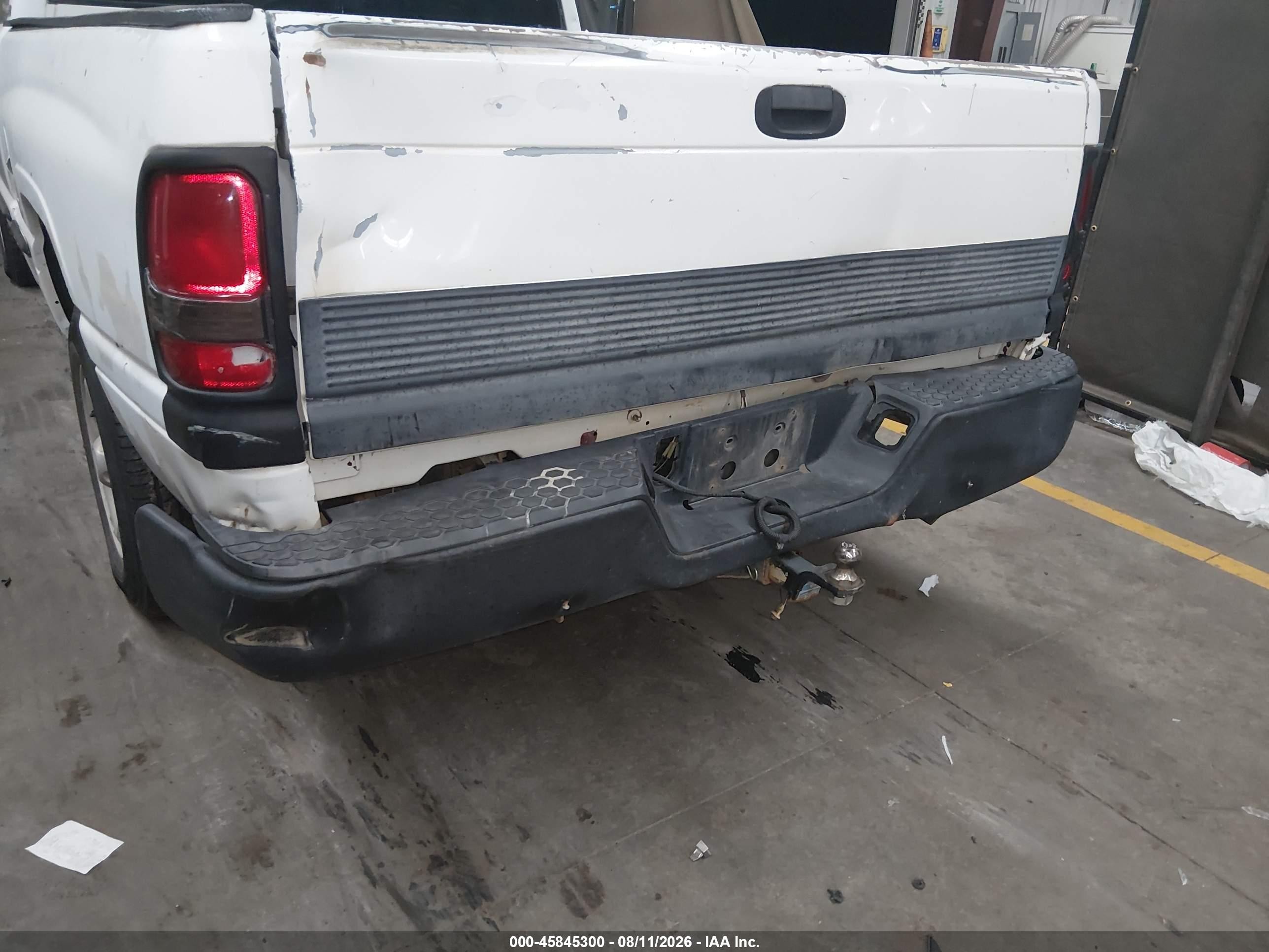 1998 Dodge Ram 1500 St Белый vin: 3B7HC12Y6WM216038