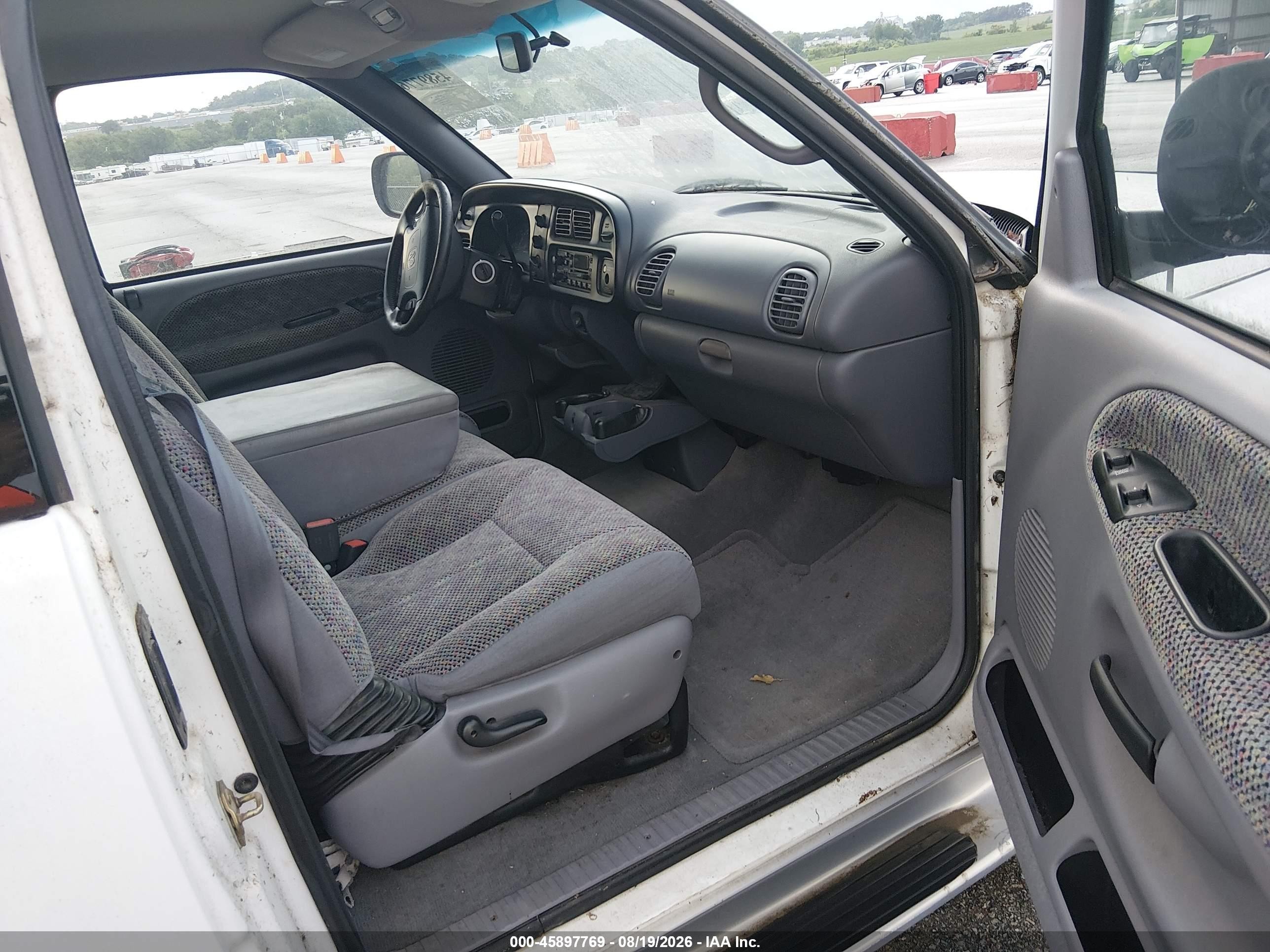 1998 Dodge Ram 1500 St White vin: 3B7HC13Y1WG177288
