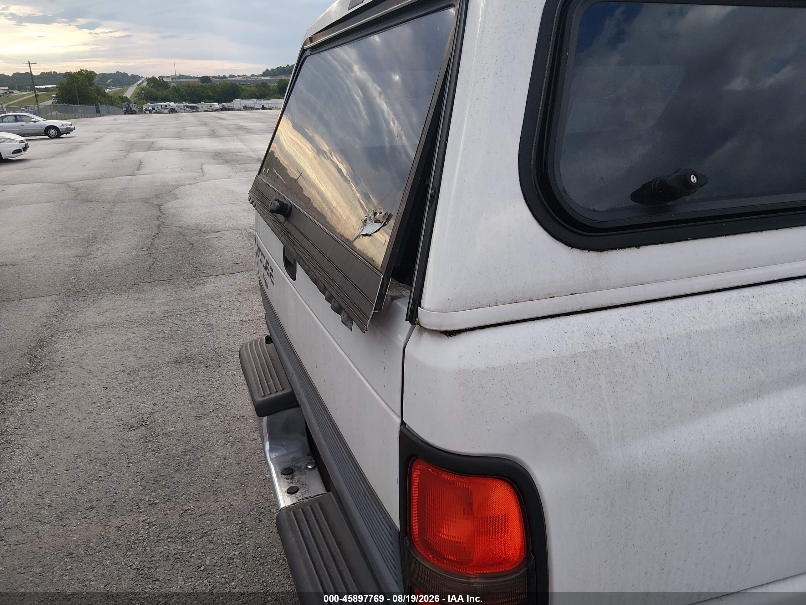 1998 Dodge Ram 1500 St White vin: 3B7HC13Y1WG177288