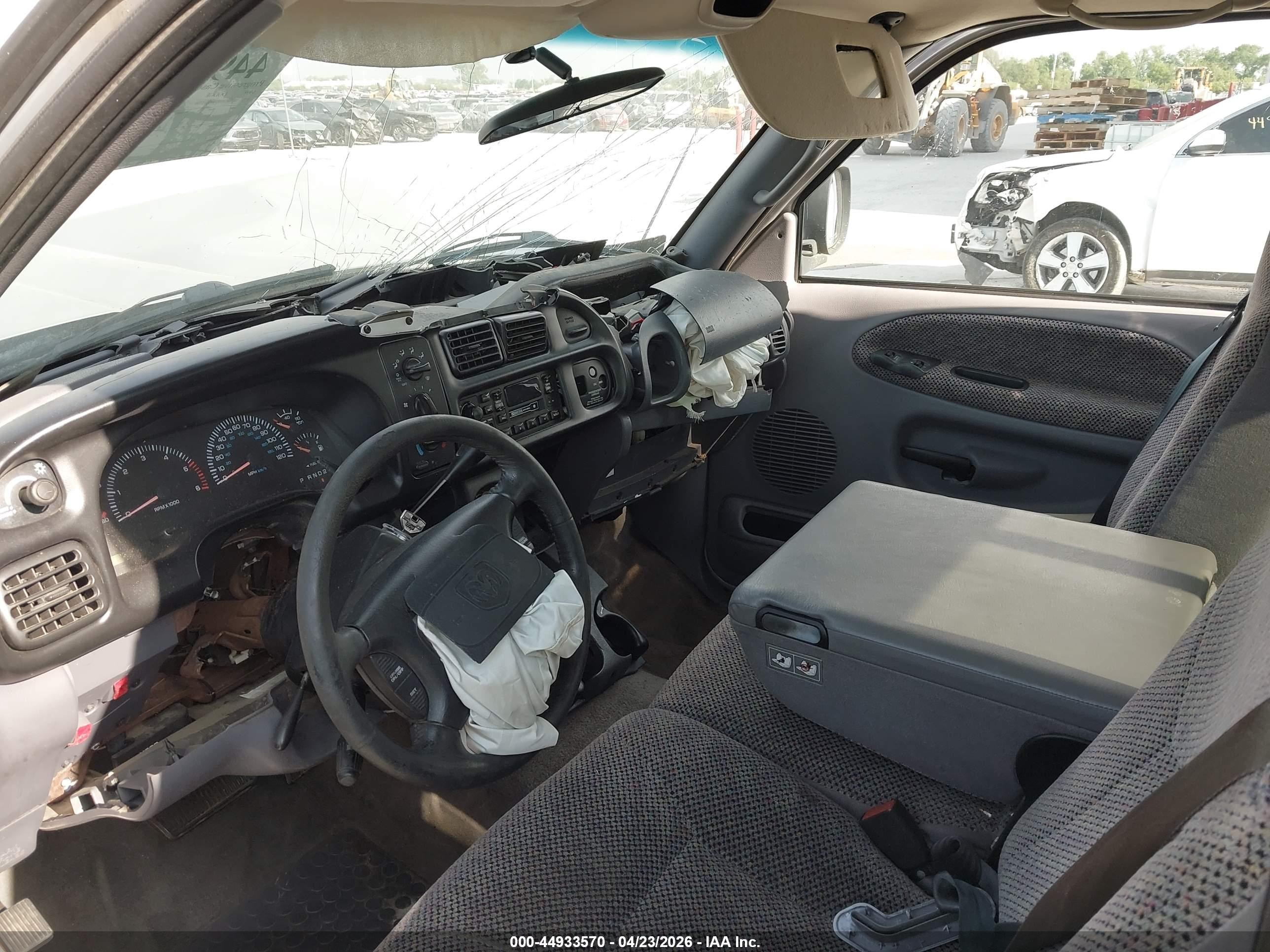 1998 Dodge Ram 1500 St Серебряный vin: 3B7HC13Y1WG215750