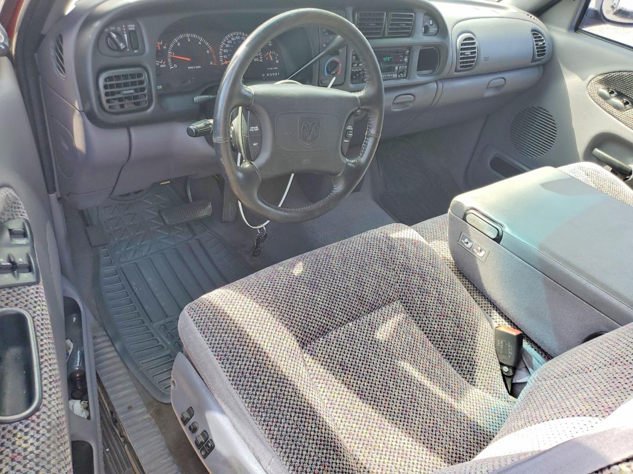1999 Dodge Ram 1500 Red vin: 3B7HC13Y1XG185392