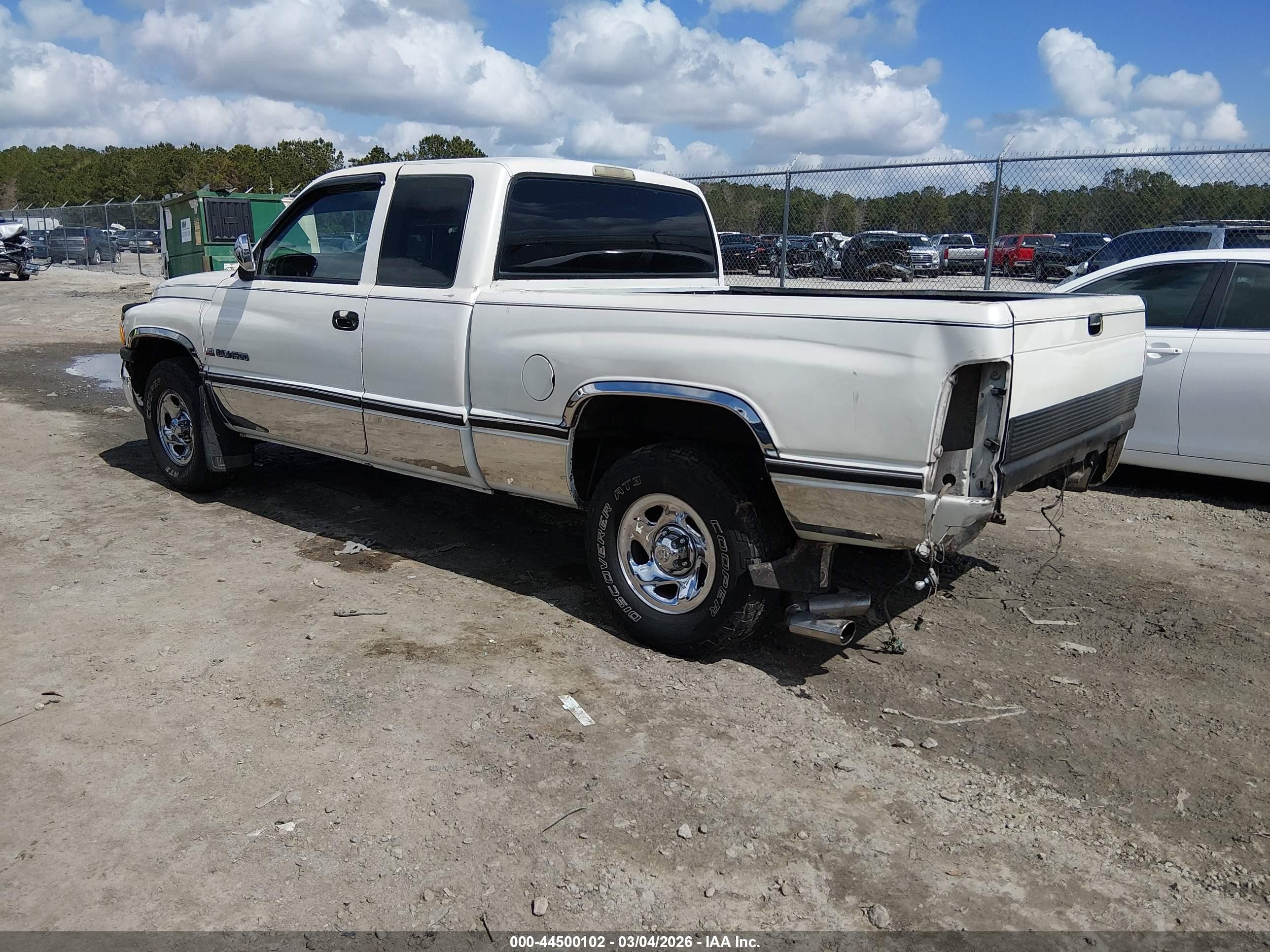 1996 Dodge Ram 1500 White vin: 3B7HC13Y3TG117959