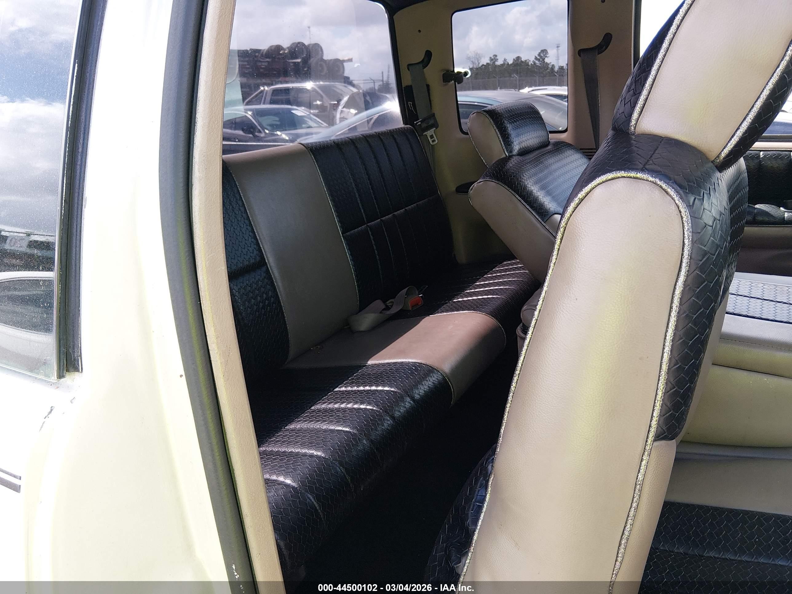 1996 Dodge Ram 1500 White vin: 3B7HC13Y3TG117959