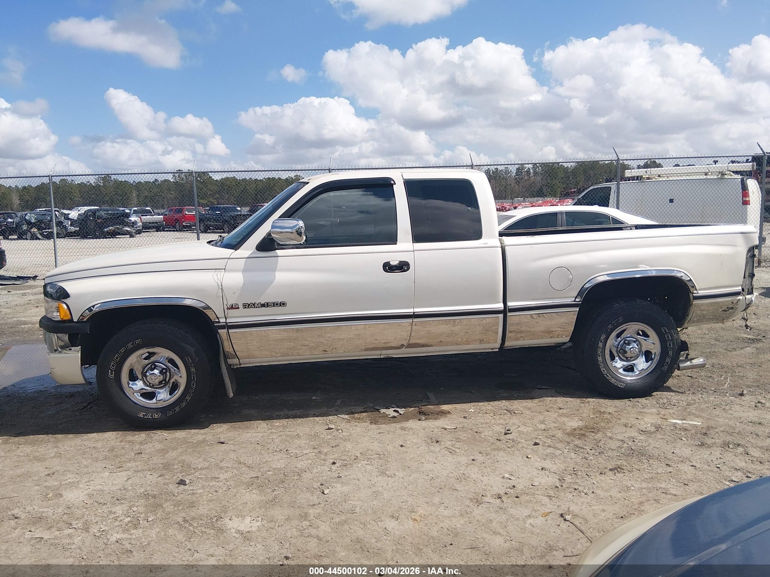 1996 Dodge Ram 1500 White vin: 3B7HC13Y3TG117959