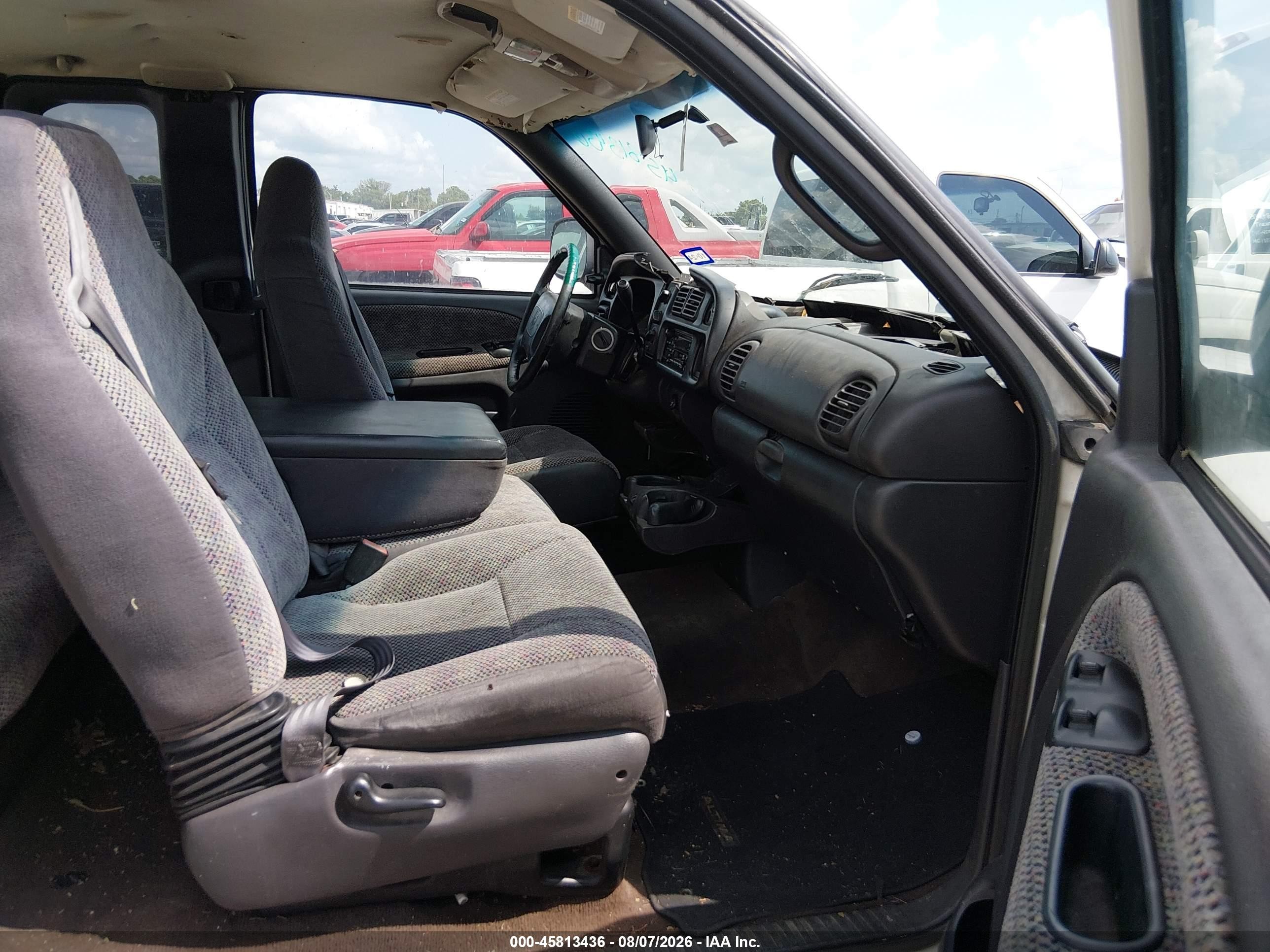 1999 Dodge Ram 1500 St White vin: 3B7HC13Y7XG103469