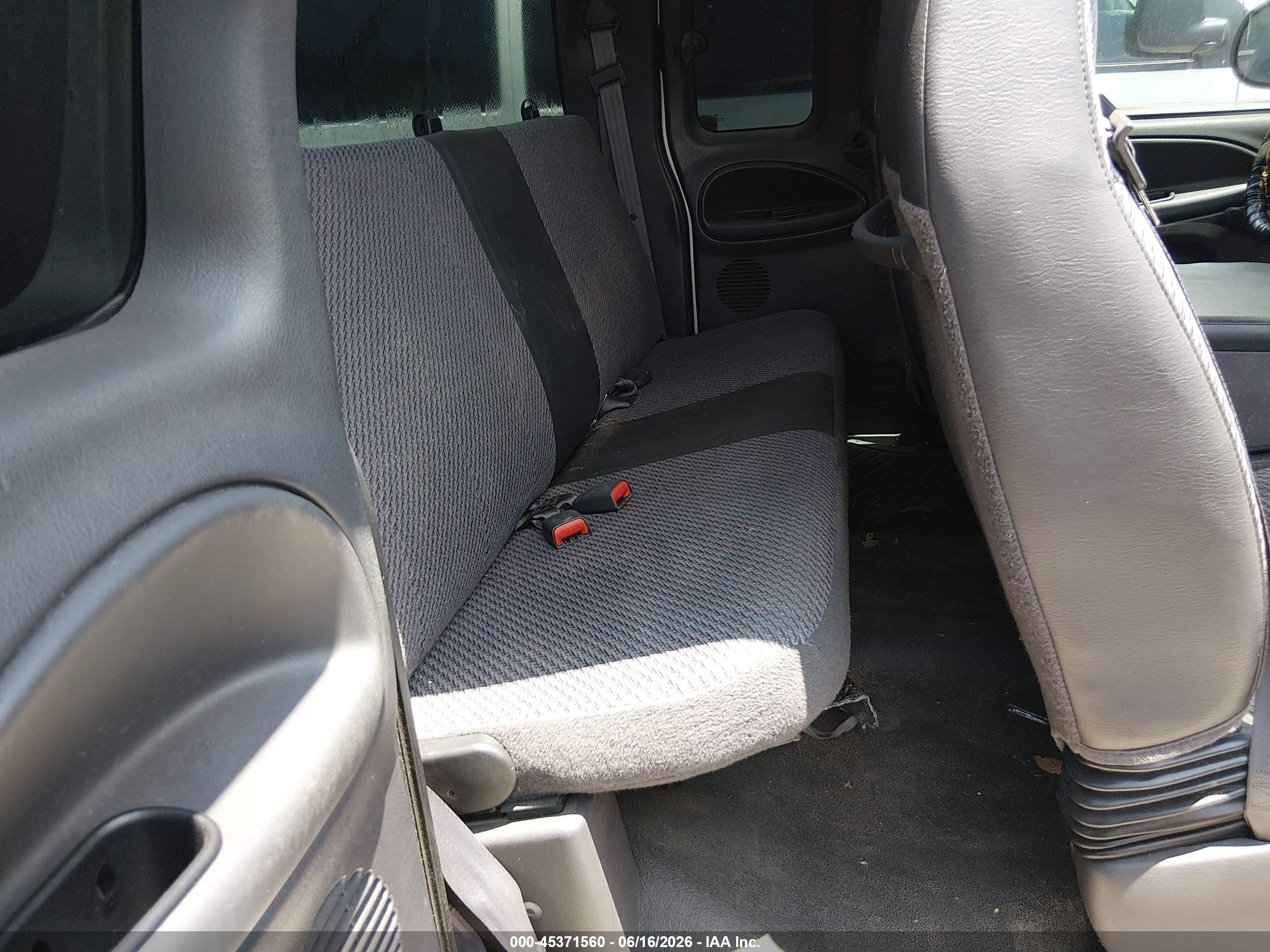 2001 Dodge Ram 1500 St Silver vin: 3B7HC13Y81G746565