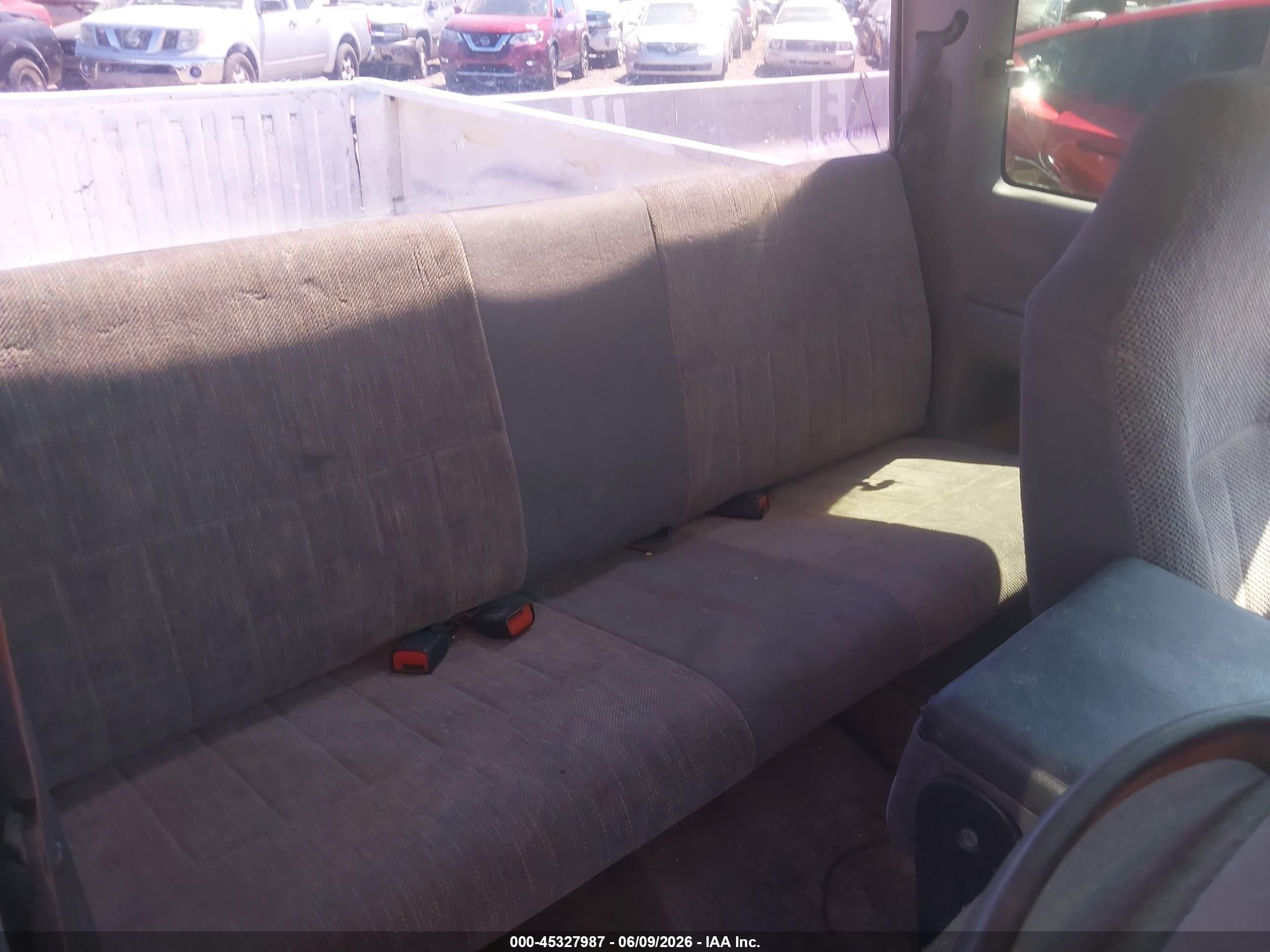 1997 Dodge Ram 1500 St White vin: 3B7HC13Y8VG744305