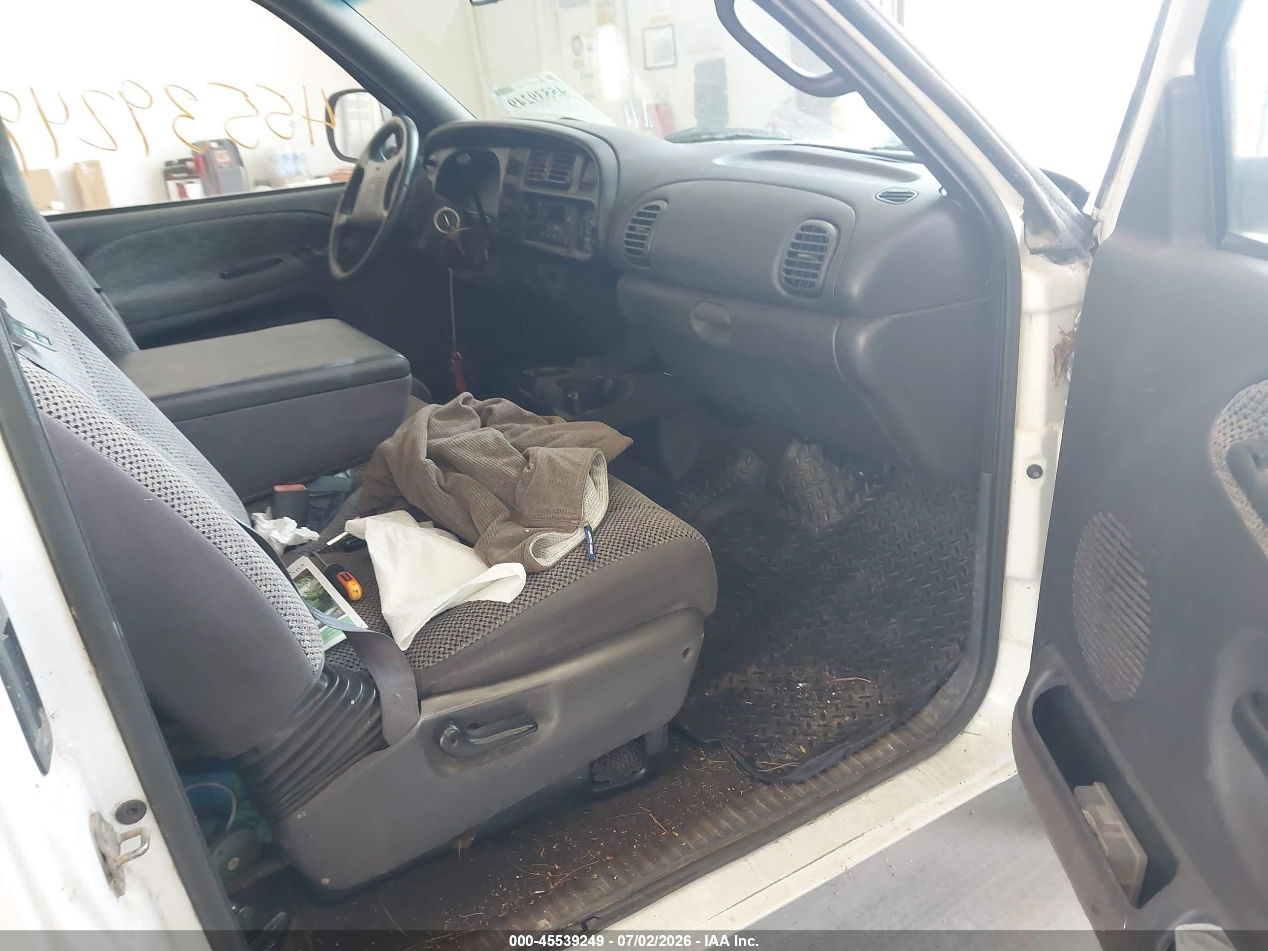 1998 Dodge Ram 1500 St White vin: 3B7HC13Y8WG244601