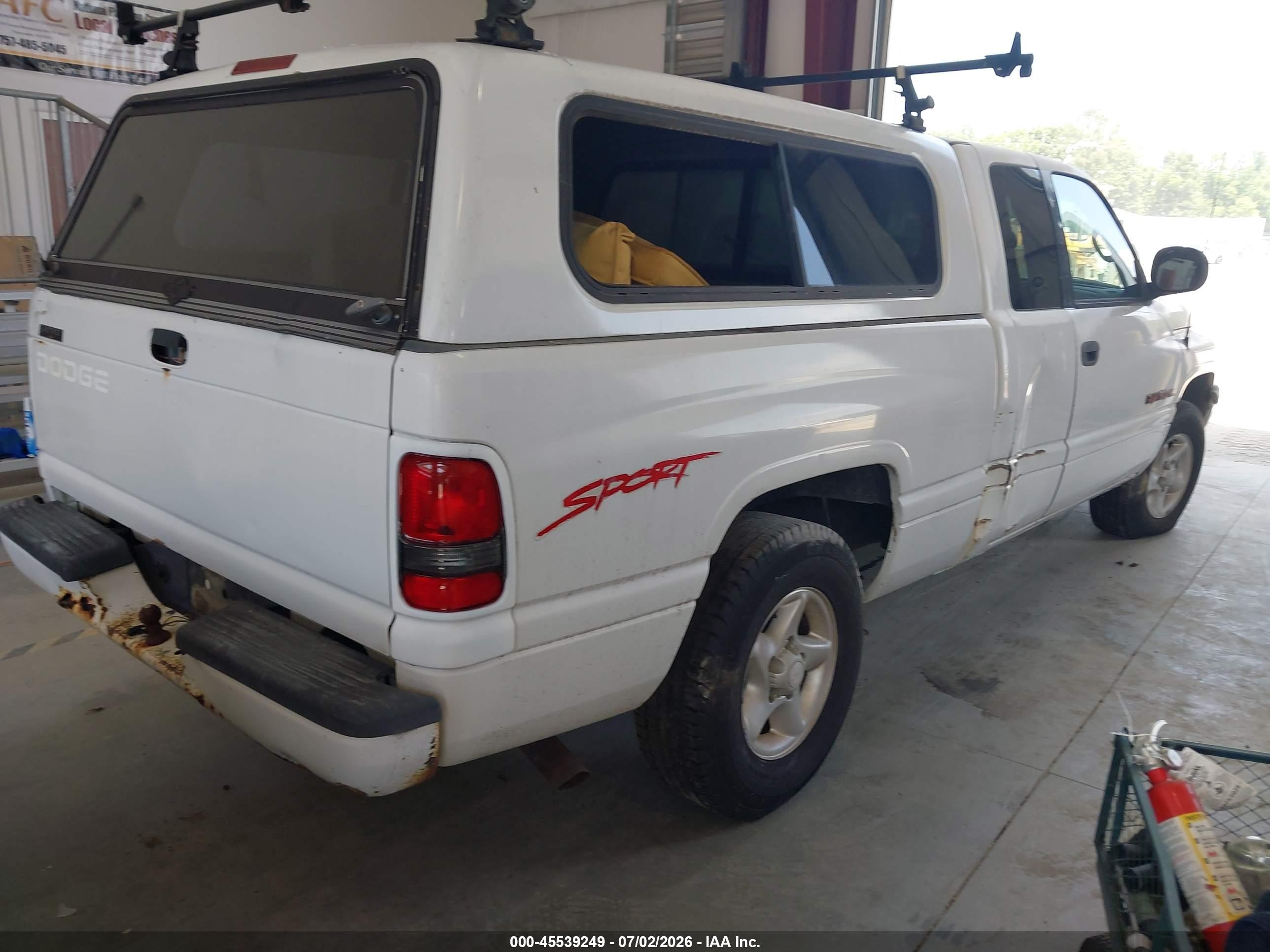 1998 Dodge Ram 1500 St White vin: 3B7HC13Y8WG244601