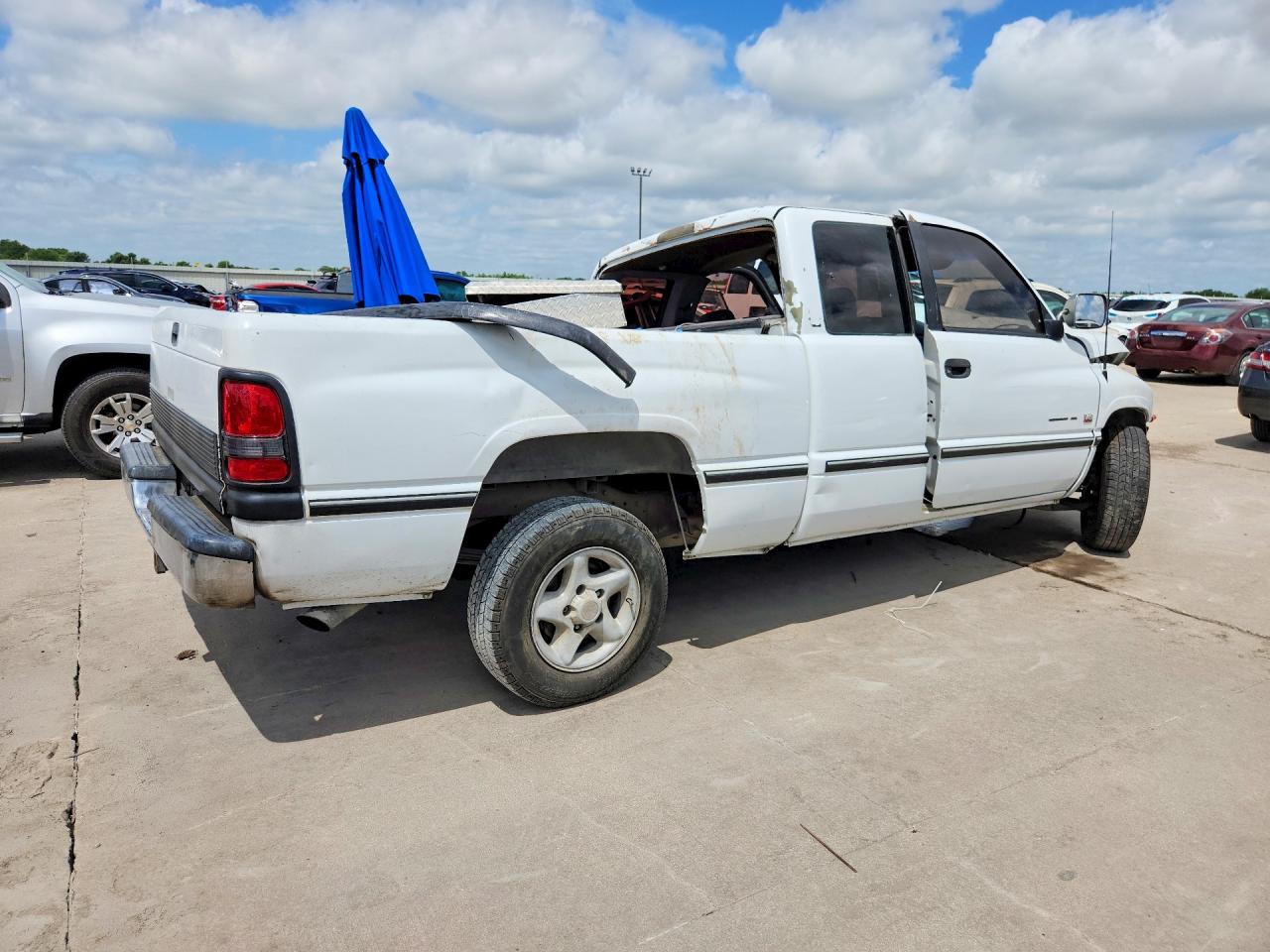1996 Dodge Ram 1500 White vin: 3B7HC13Z0TG168425