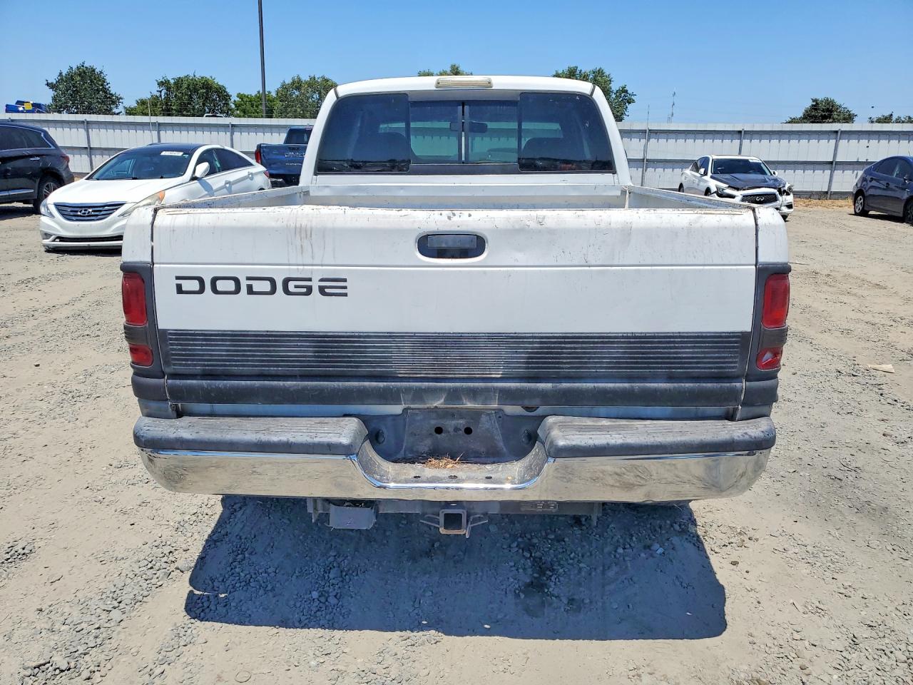 1999 Dodge Ram 1500 White vin: 3B7HC13Z0XG101975