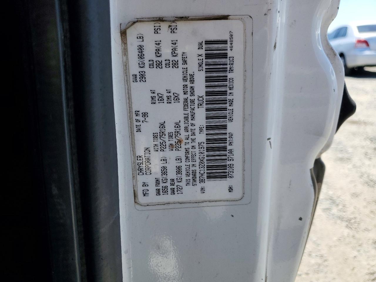 1999 Dodge Ram 1500 White vin: 3B7HC13Z0XG101975
