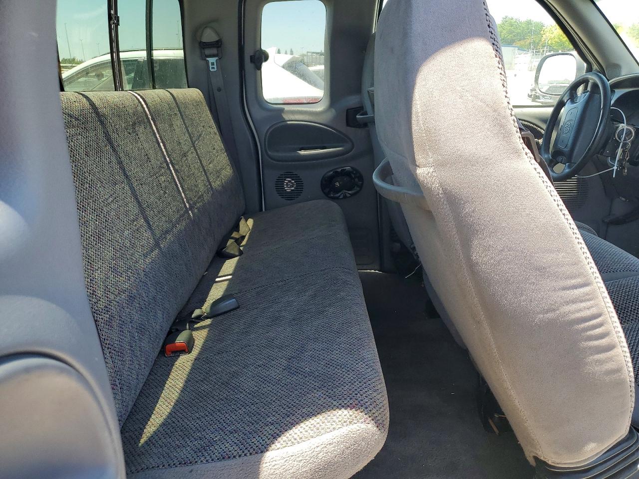 1999 Dodge Ram 1500 White vin: 3B7HC13Z0XG101975