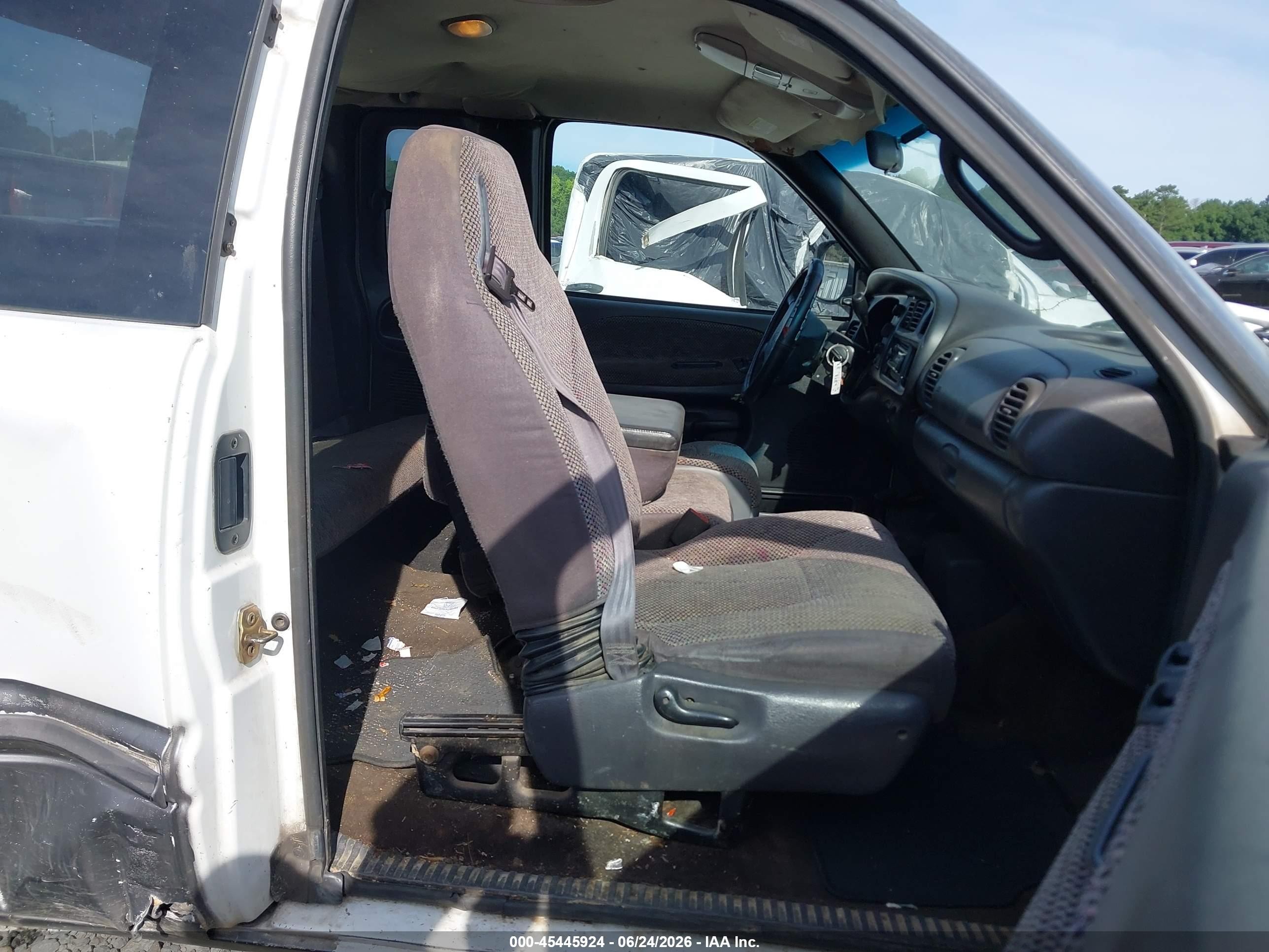 1999 Dodge Ram 1500 St White vin: 3B7HC13Z0XG177566