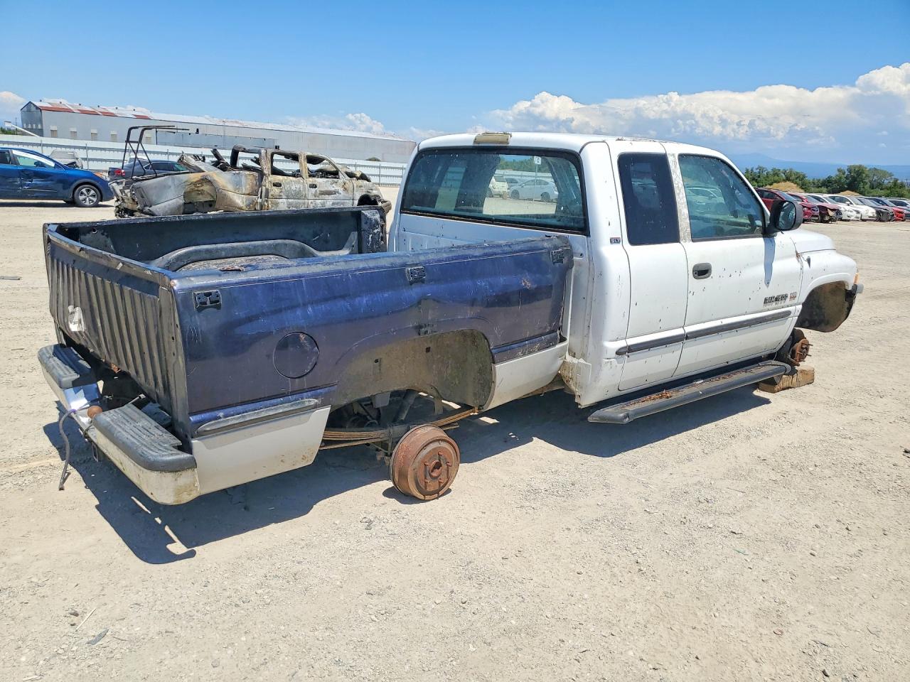 2000 Dodge Ram 1500 Two Tone vin: 3B7HC13Z0YG152541