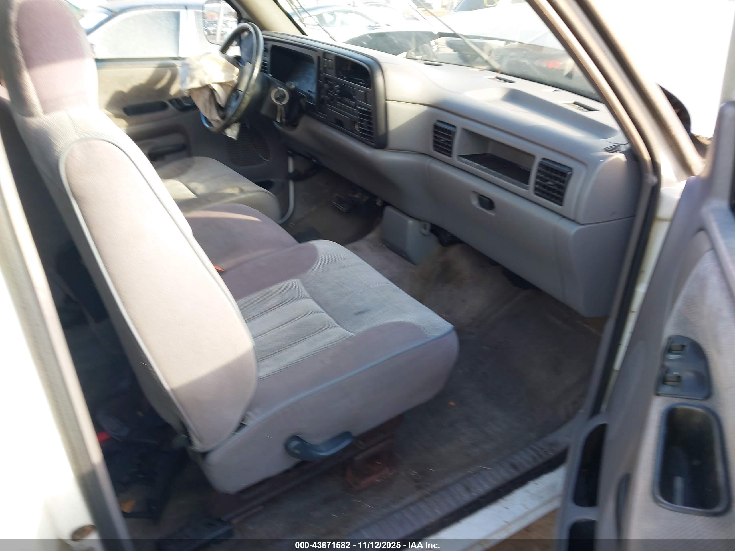 1996 Dodge Ram 1500 White vin: 3B7HC13Z1TG145560