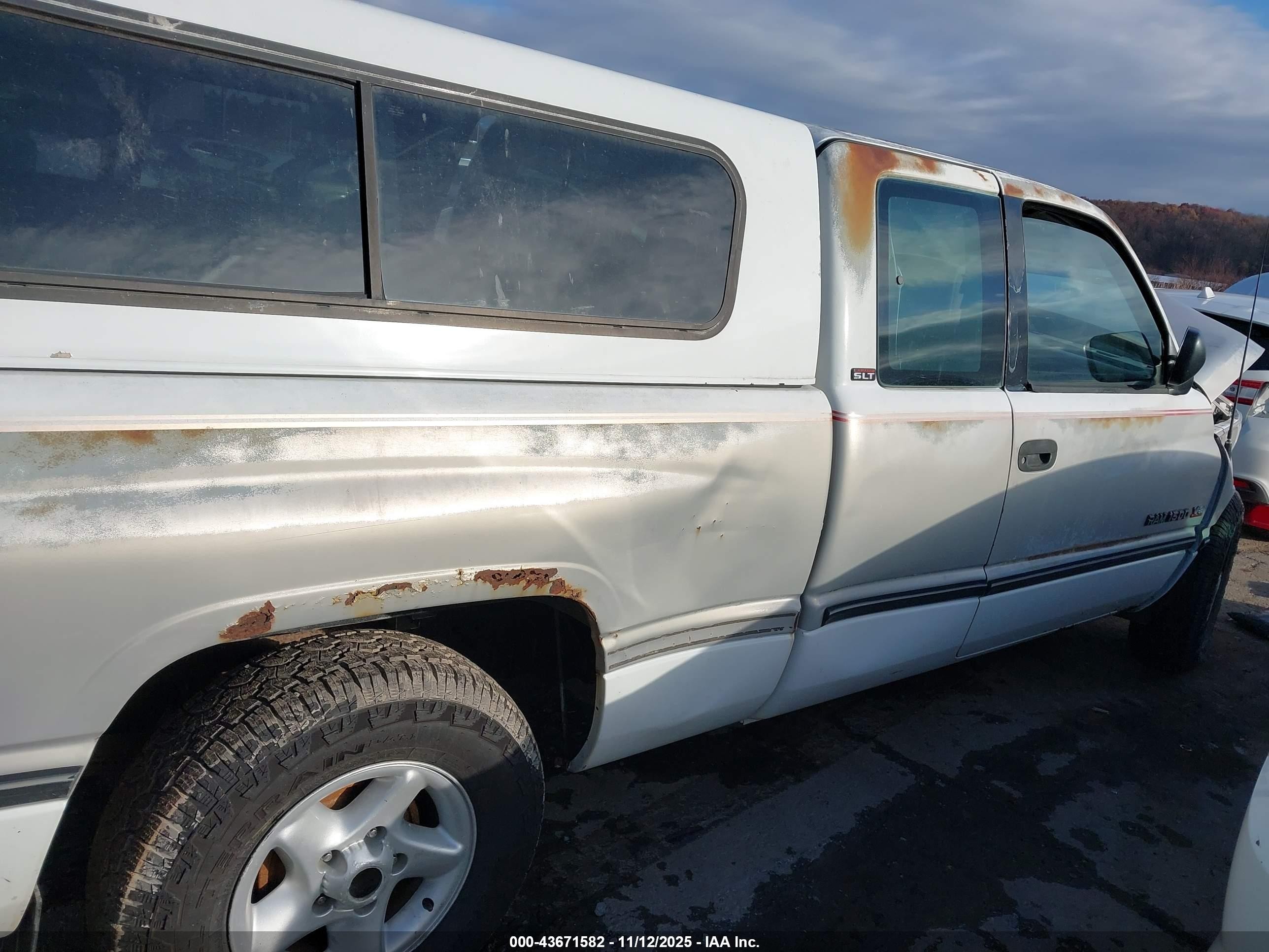 1996 Dodge Ram 1500 White vin: 3B7HC13Z1TG145560