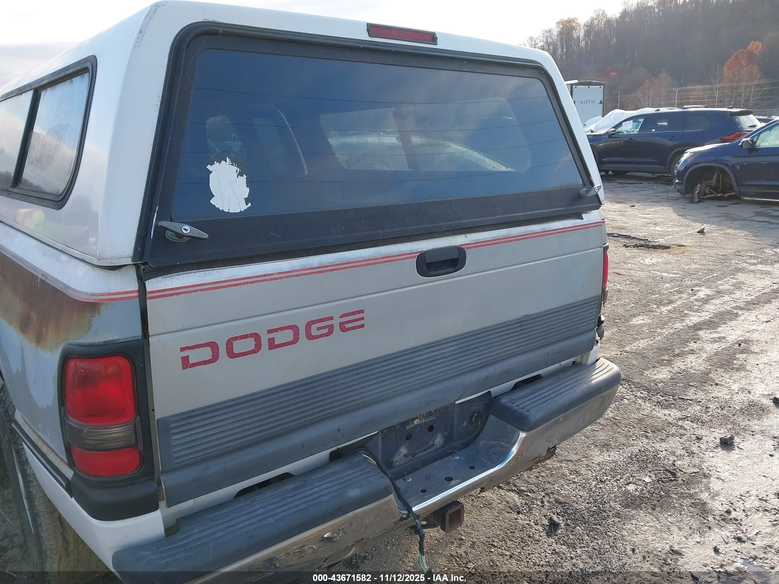 1996 Dodge Ram 1500 White vin: 3B7HC13Z1TG145560