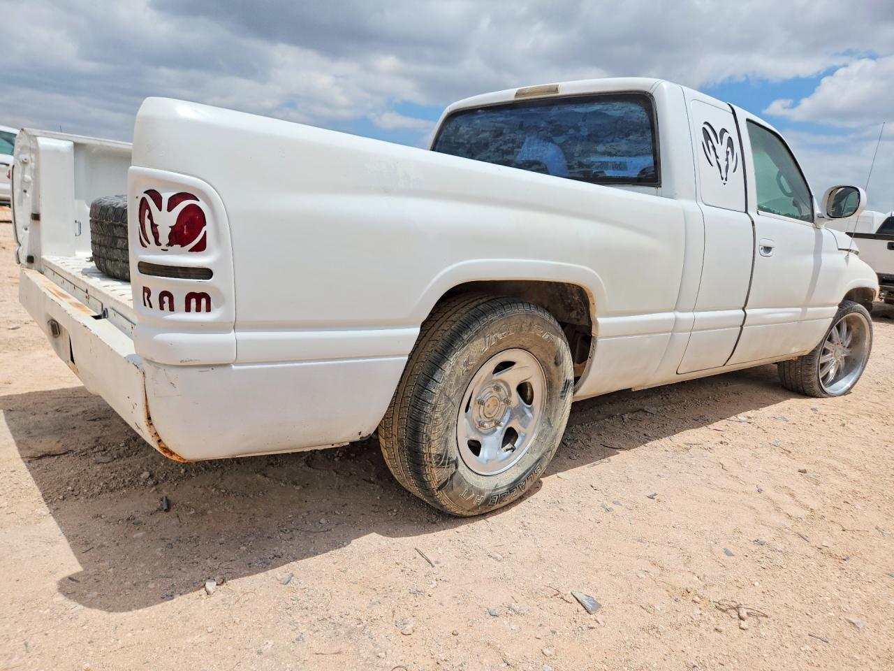 2001 Dodge Ram 1500 White vin: 3B7HC13Z21M517437