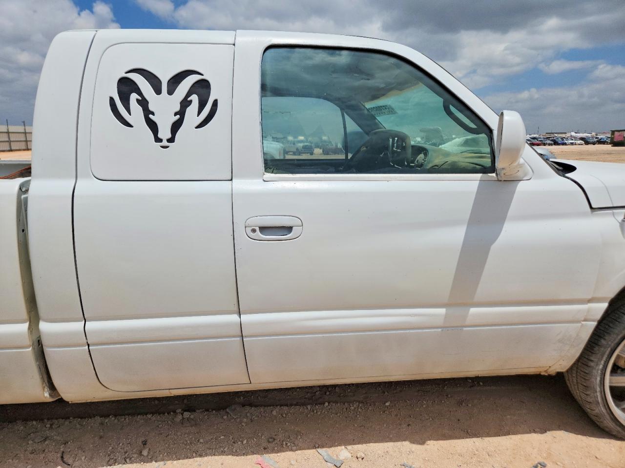 2001 Dodge Ram 1500 White vin: 3B7HC13Z21M517437