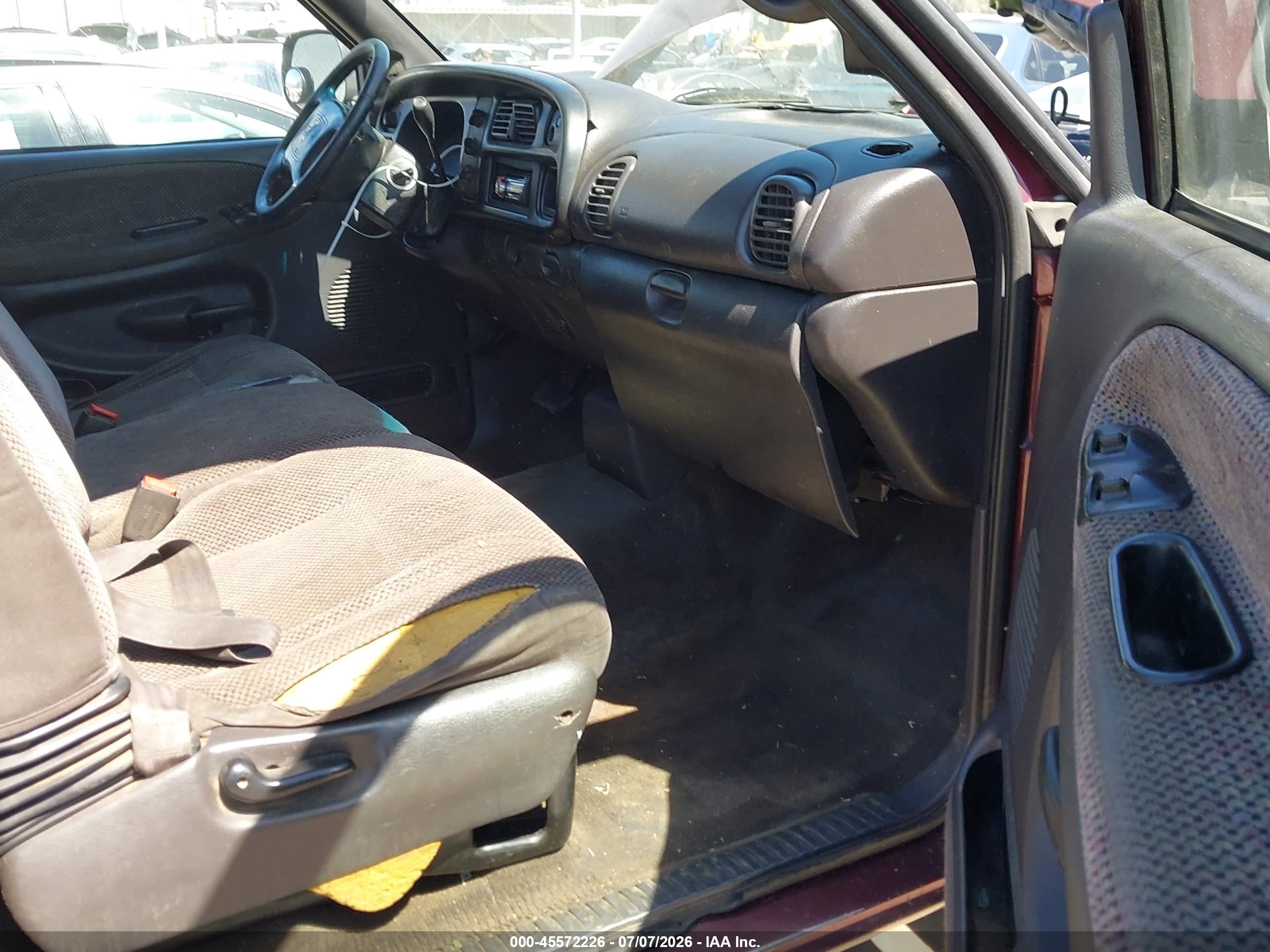 2001 Dodge Ram 1500 St Burgundy vin: 3B7HC13Z51G246016