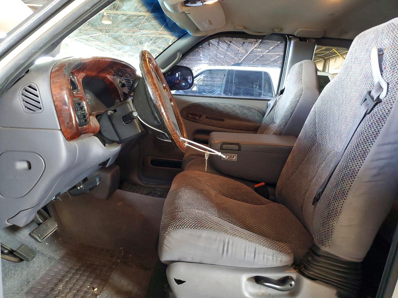 1999 Dodge Ram 1500 Белый vin: 3B7HC13Z8XG158148