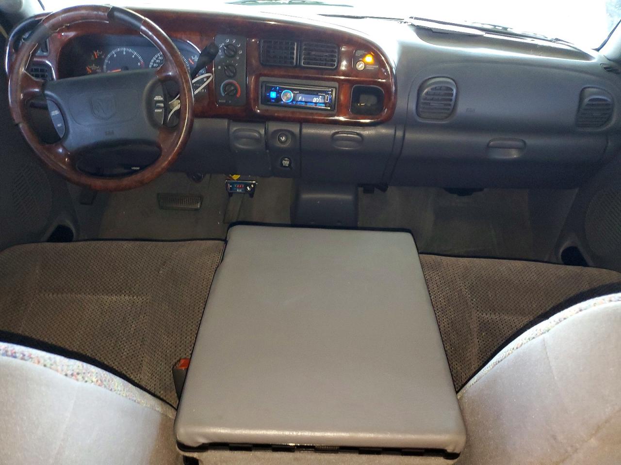 1999 Dodge Ram 1500 Белый vin: 3B7HC13Z8XG158148