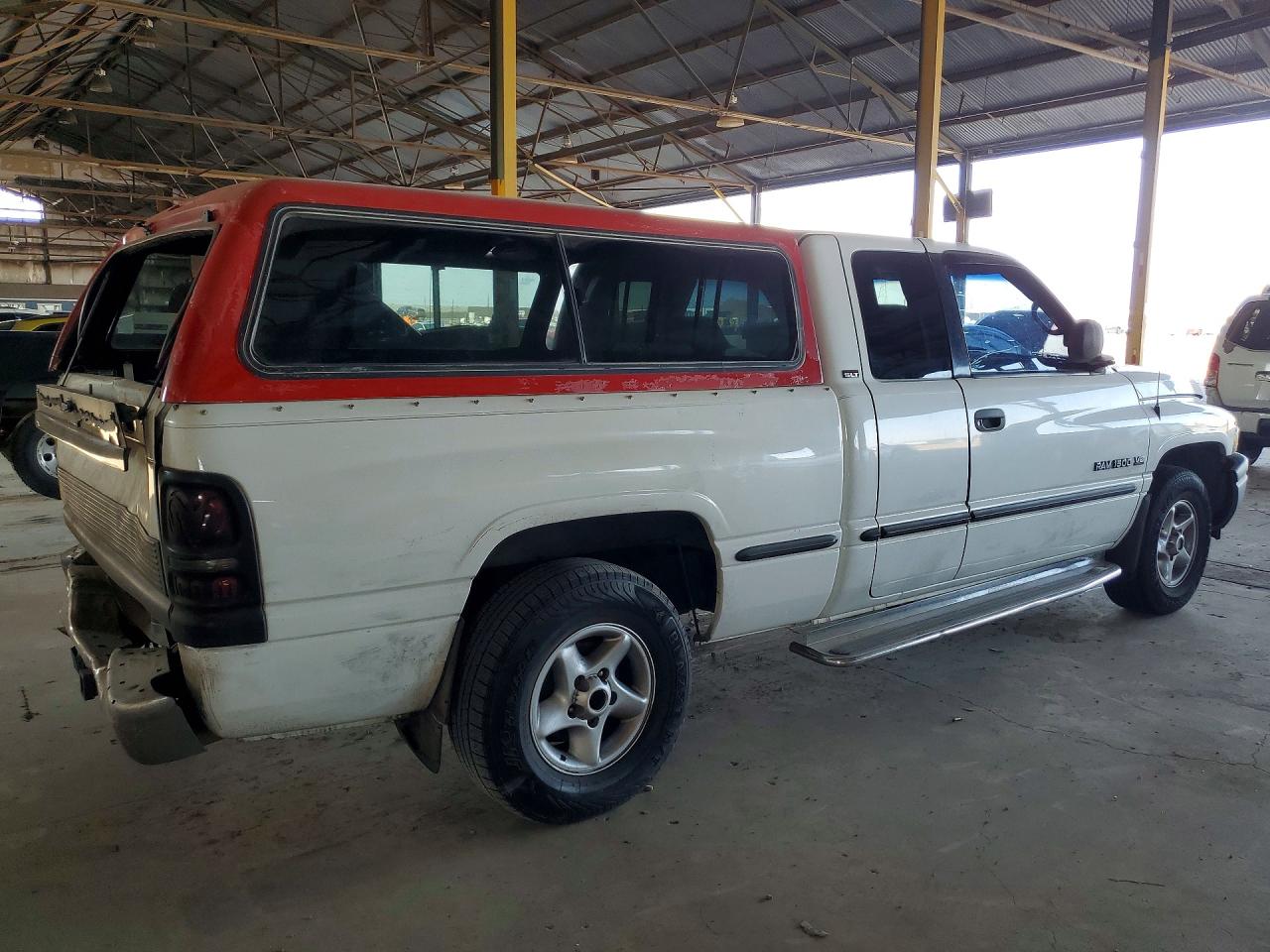 1999 Dodge Ram 1500 Белый vin: 3B7HC13Z8XG158148