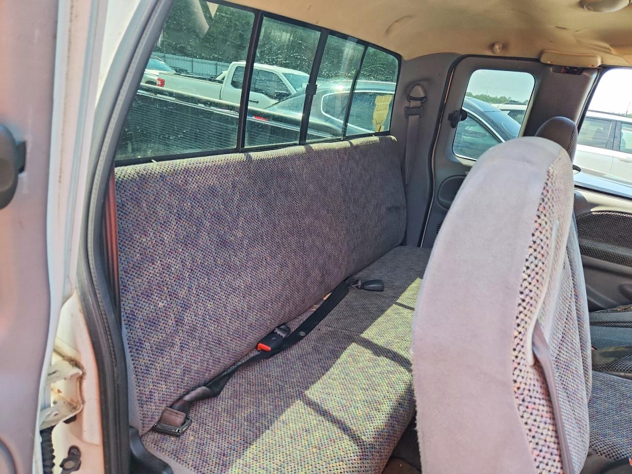 1999 Dodge Ram 1500 White vin: 3B7HC13Z8XM578848