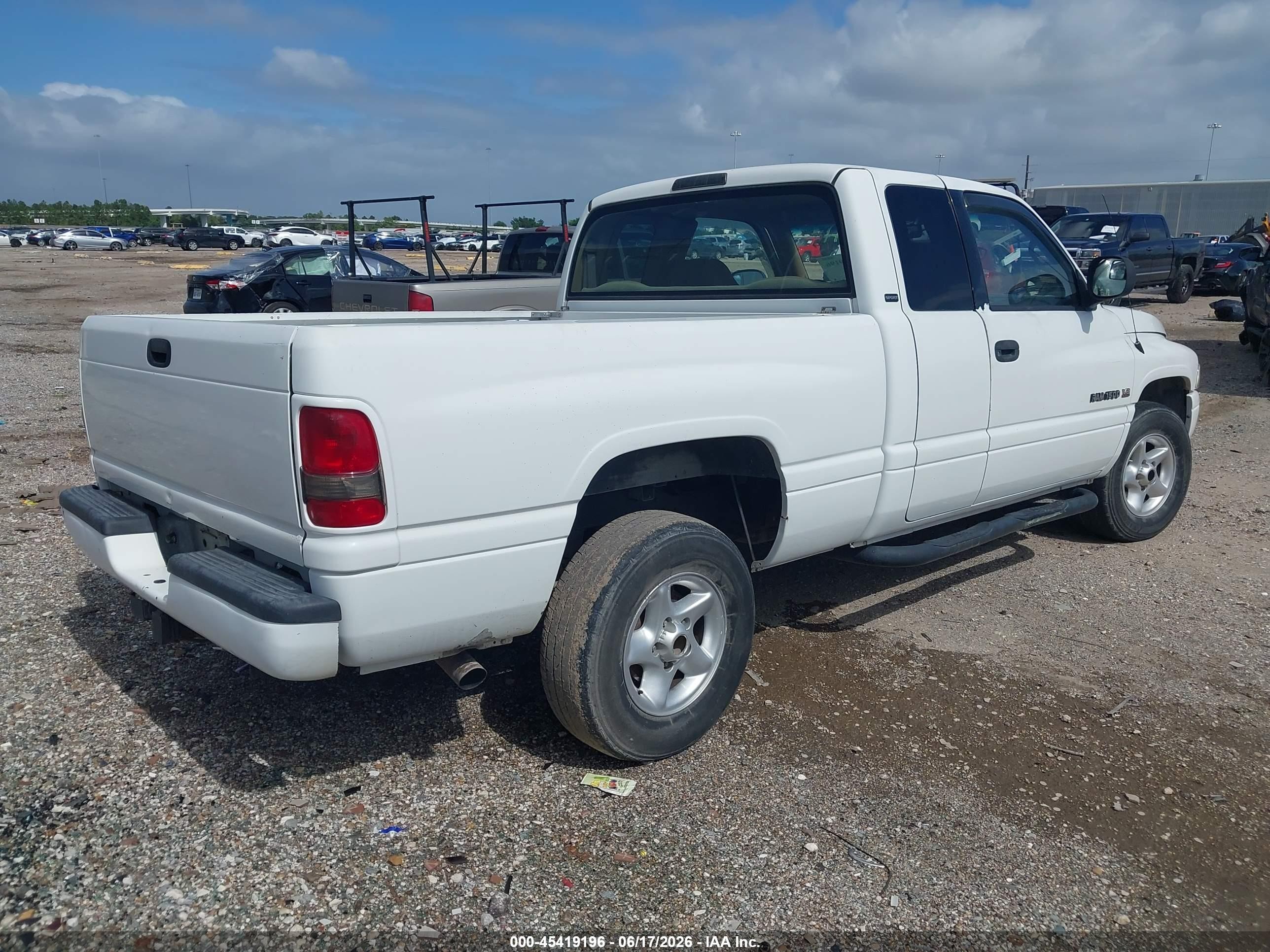 2001 Dodge Ram 1500 St White vin: 3B7HC13ZX1G723118