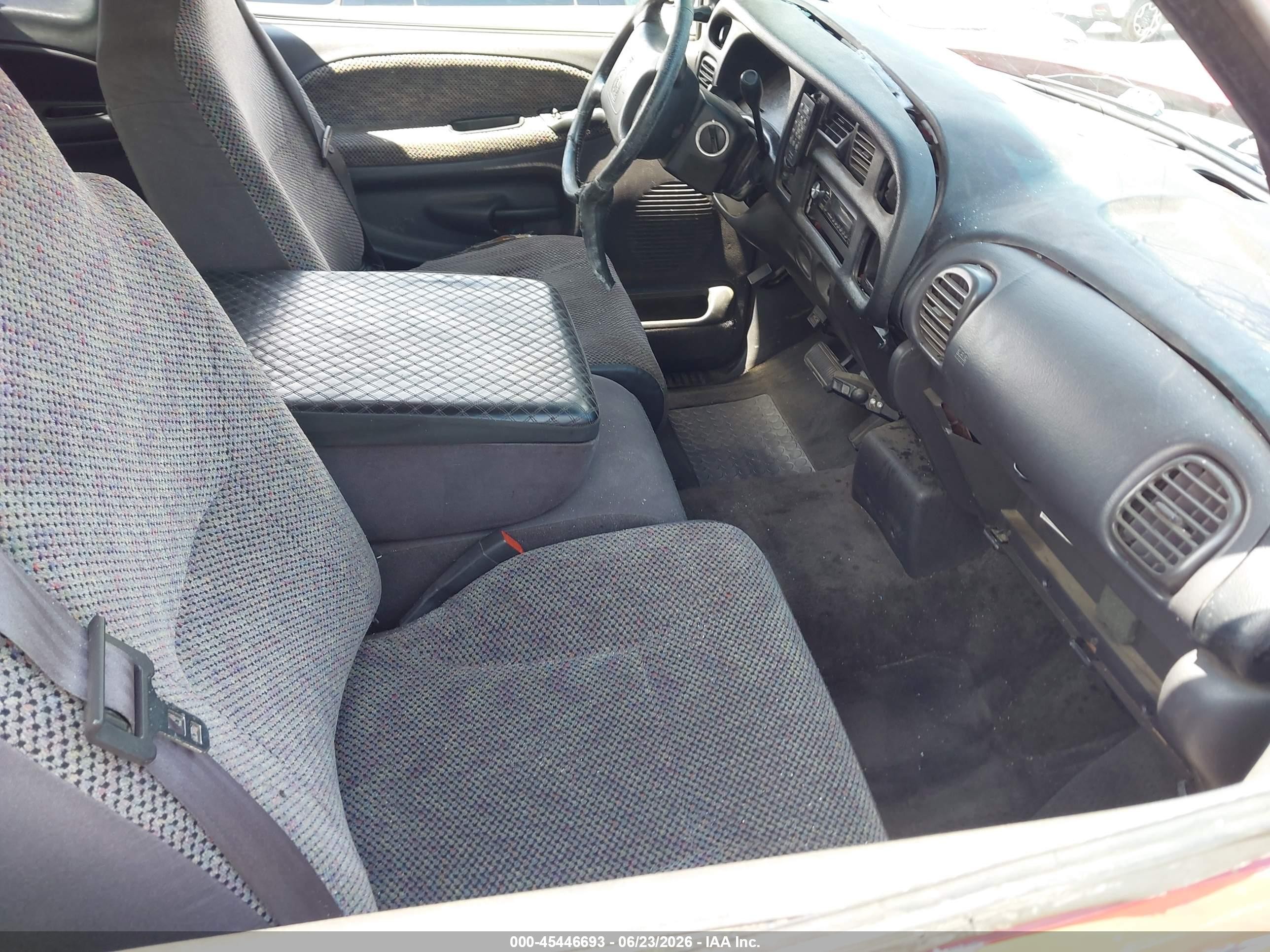 2001 Dodge Ram 1500 St Красный vin: 3B7HC13ZX1M513345